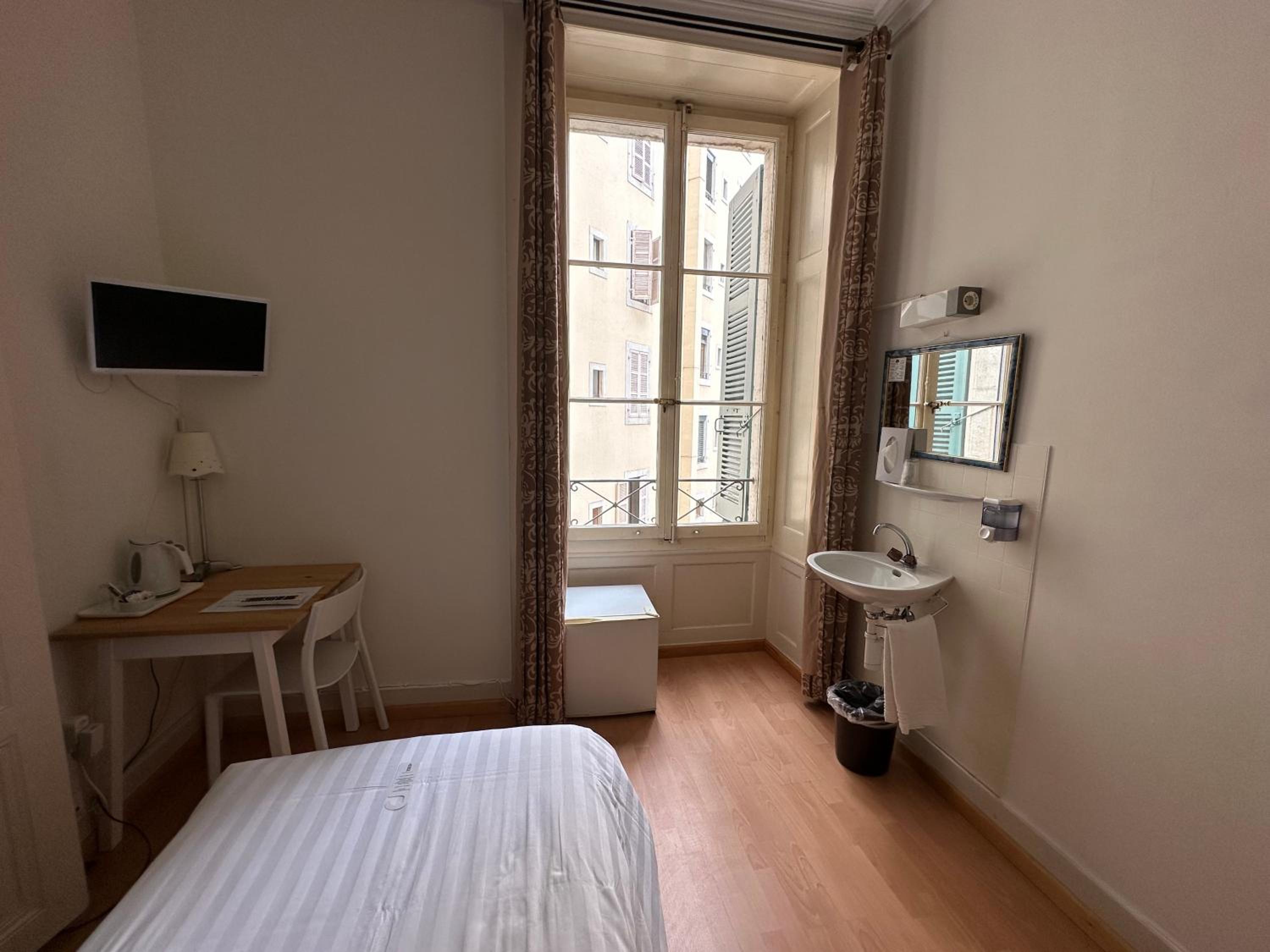 Single Room with Private External Bathroom