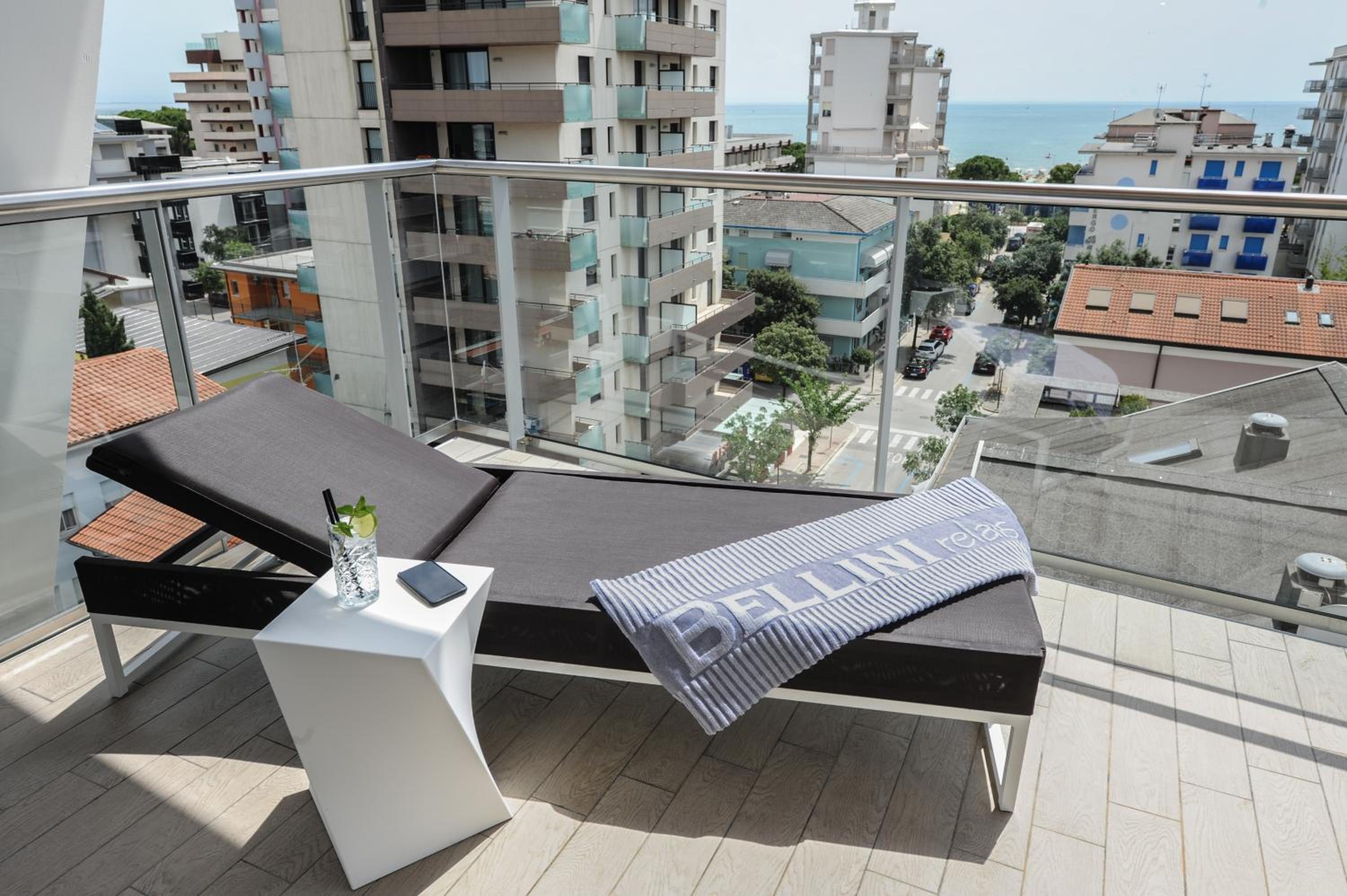 Deluxe Suite with Beach Access