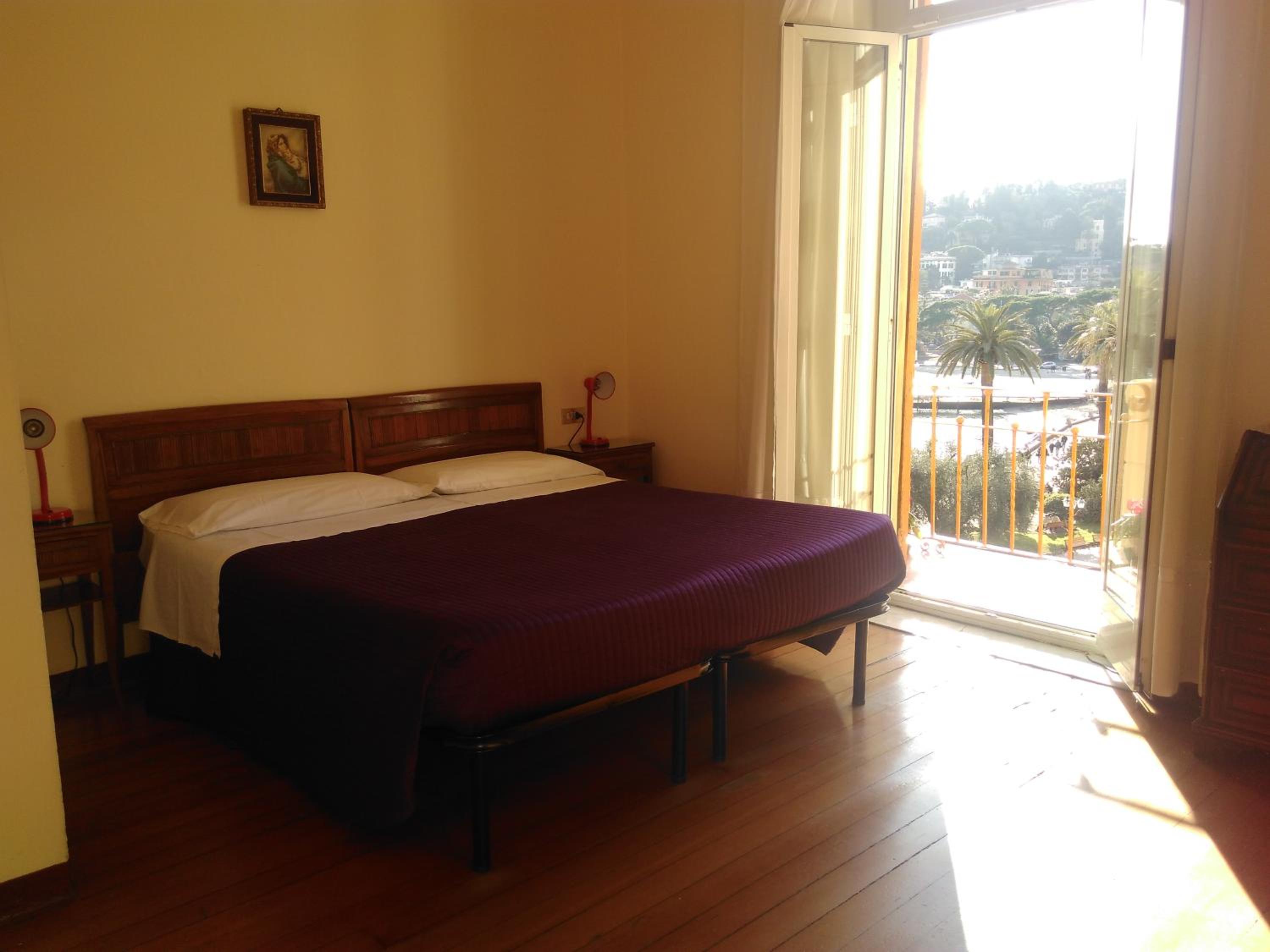 Double or Twin Room with Sea View and Private Internal Bathroom