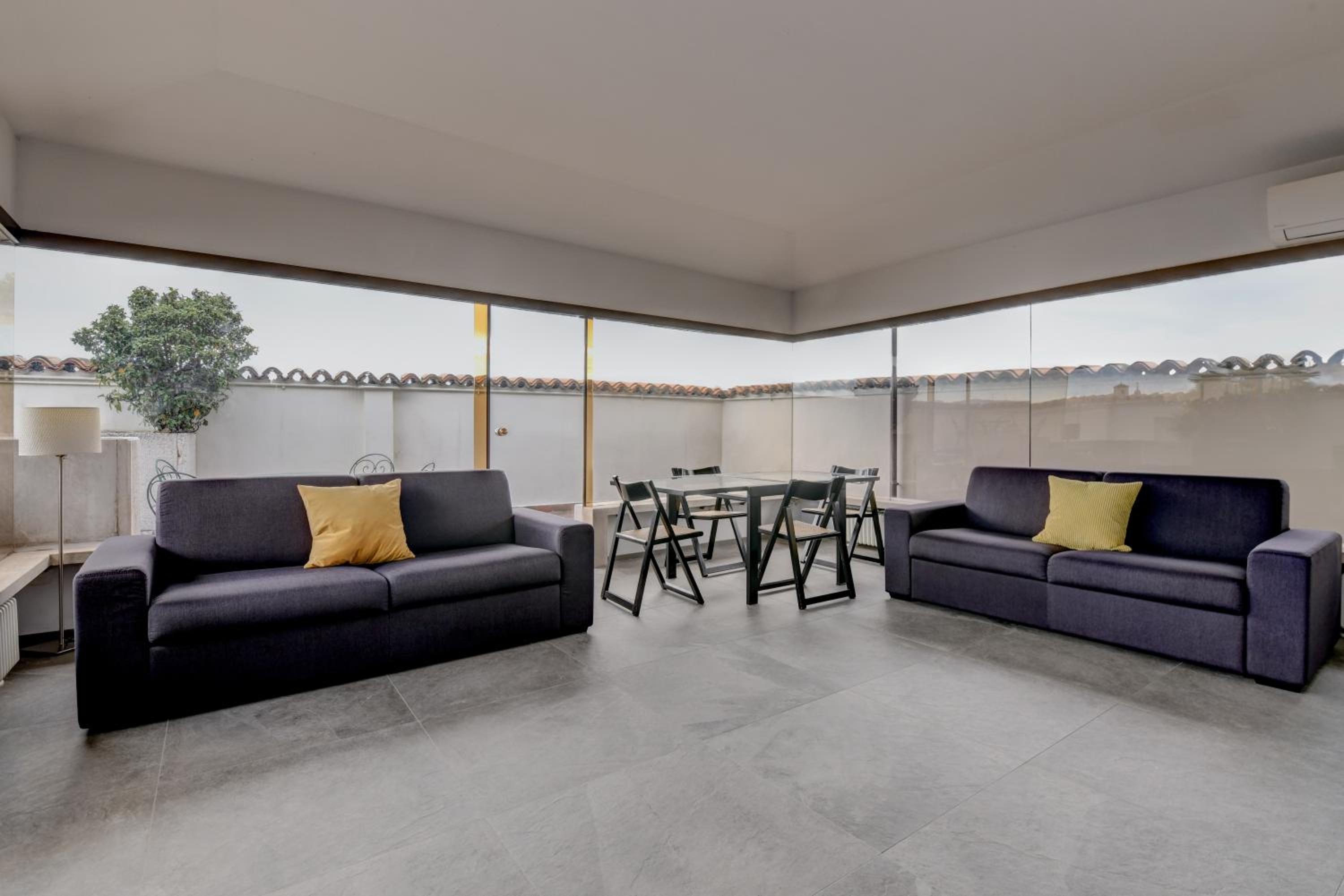 Apartment with Lake View