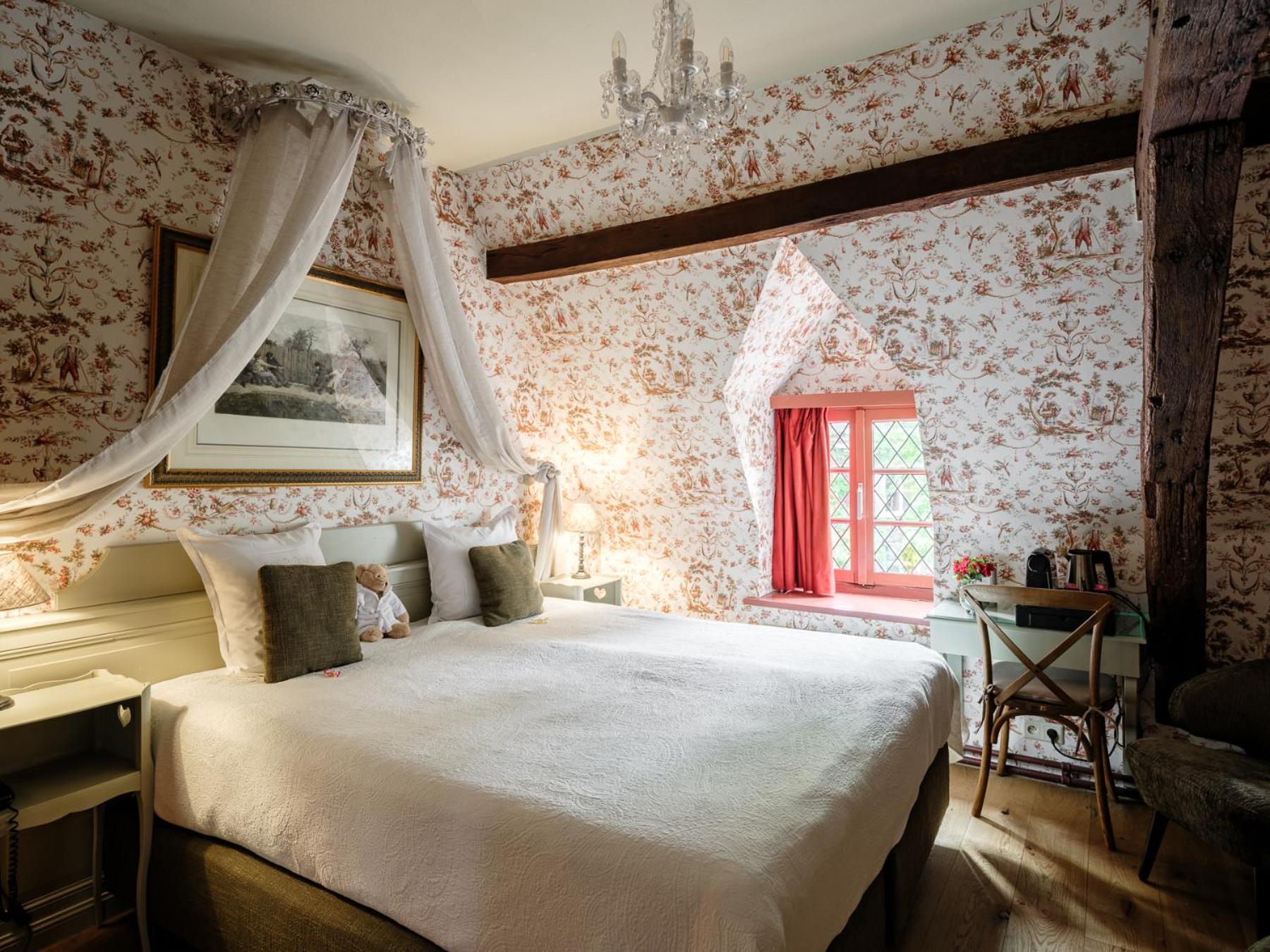 Standard Room with Canal View