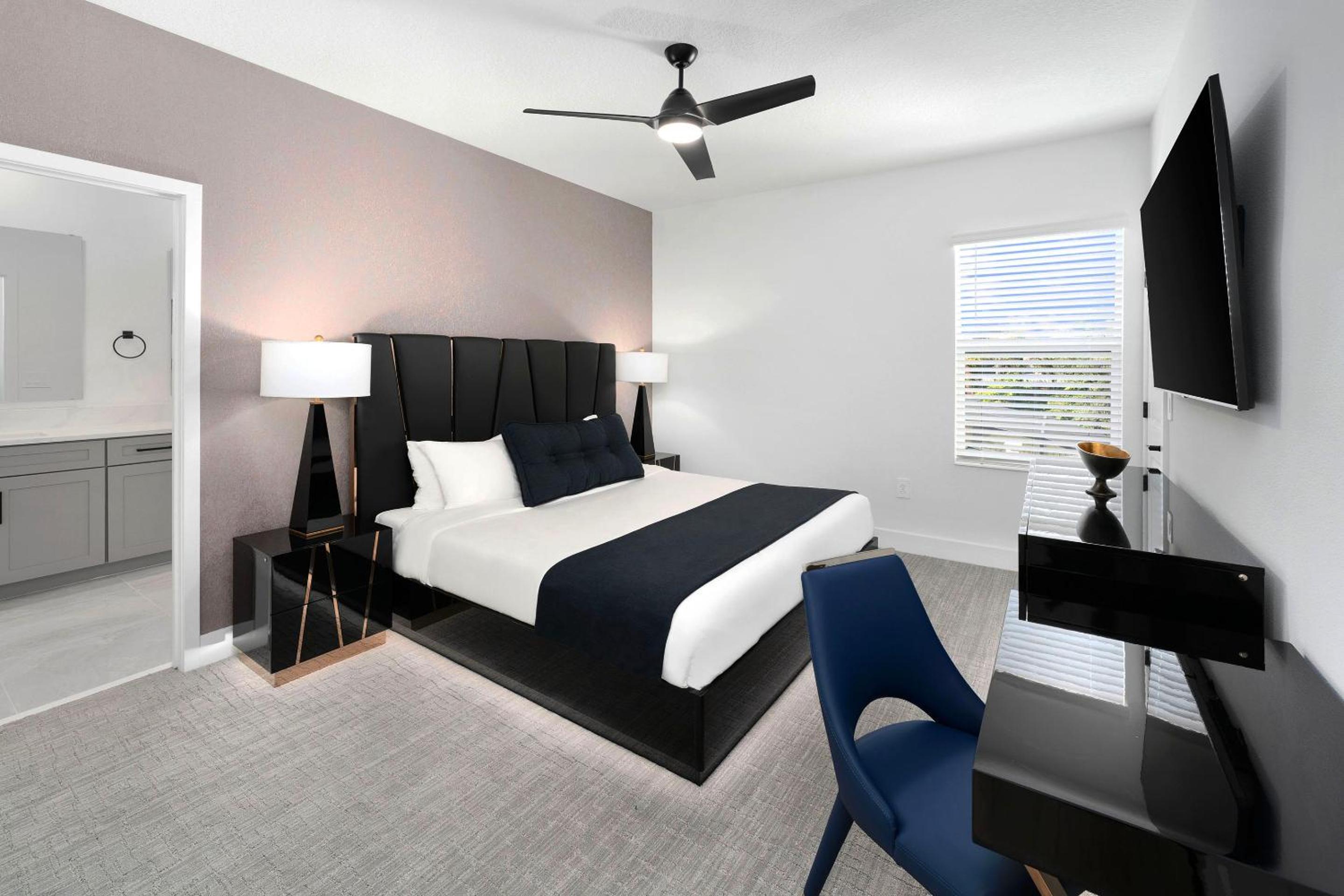 5 Bedroom Townhome with Kitchen, Living Lounge with Private Pool