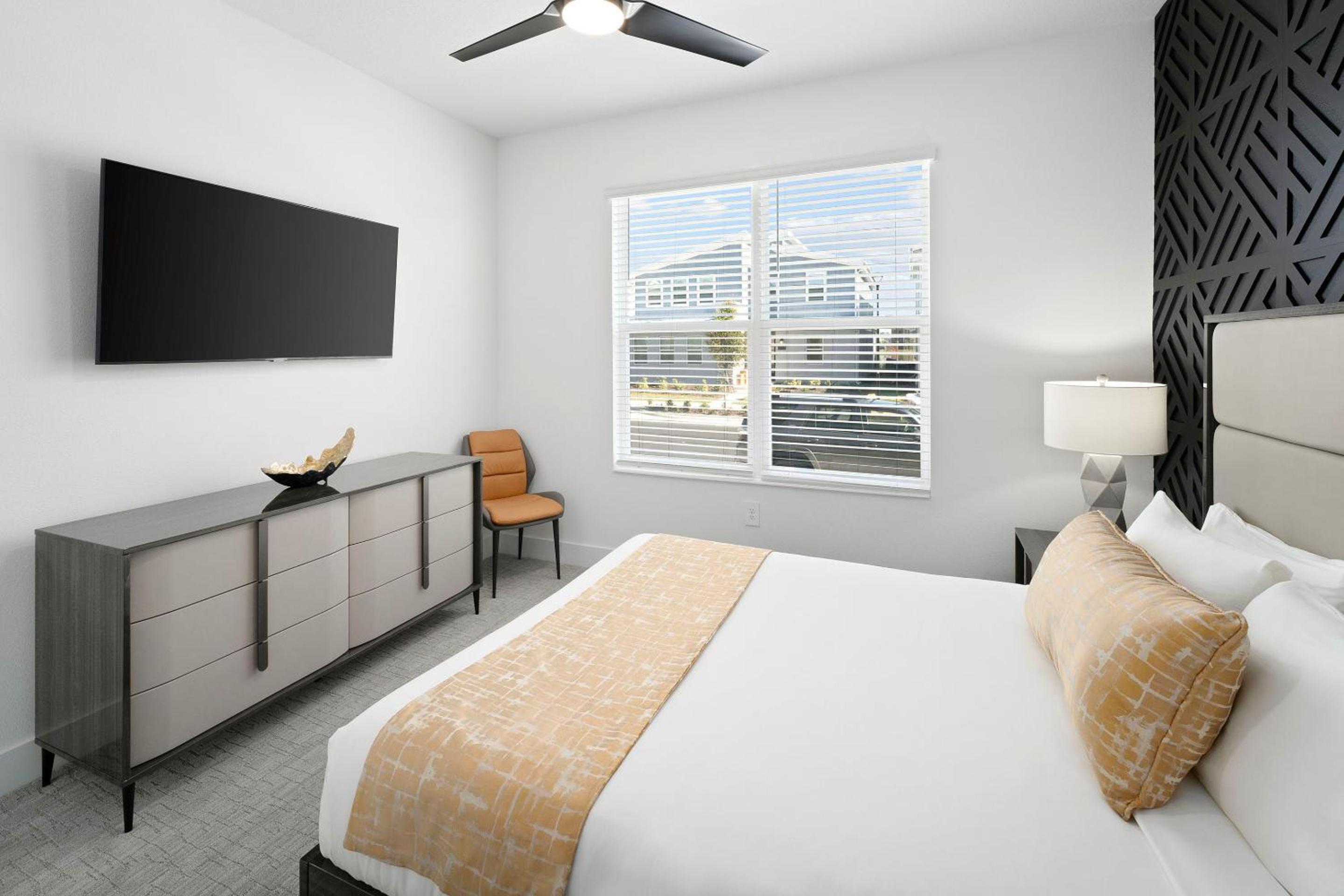 5 Bedroom Townhome with Kitchen, Living Lounge with Private Pool