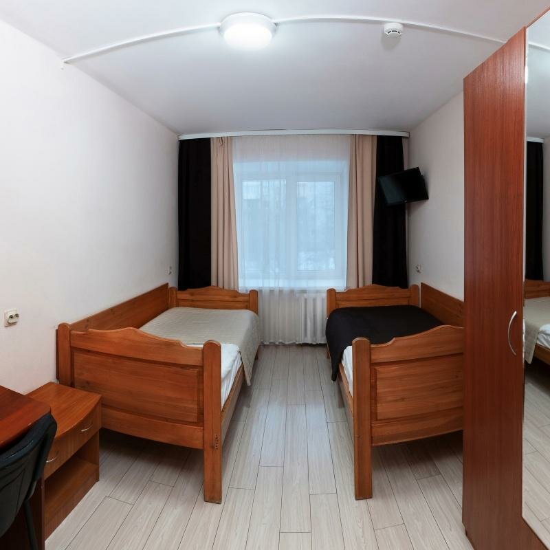 Двухместный номер в блоке с одноместным номером в общем коридоре