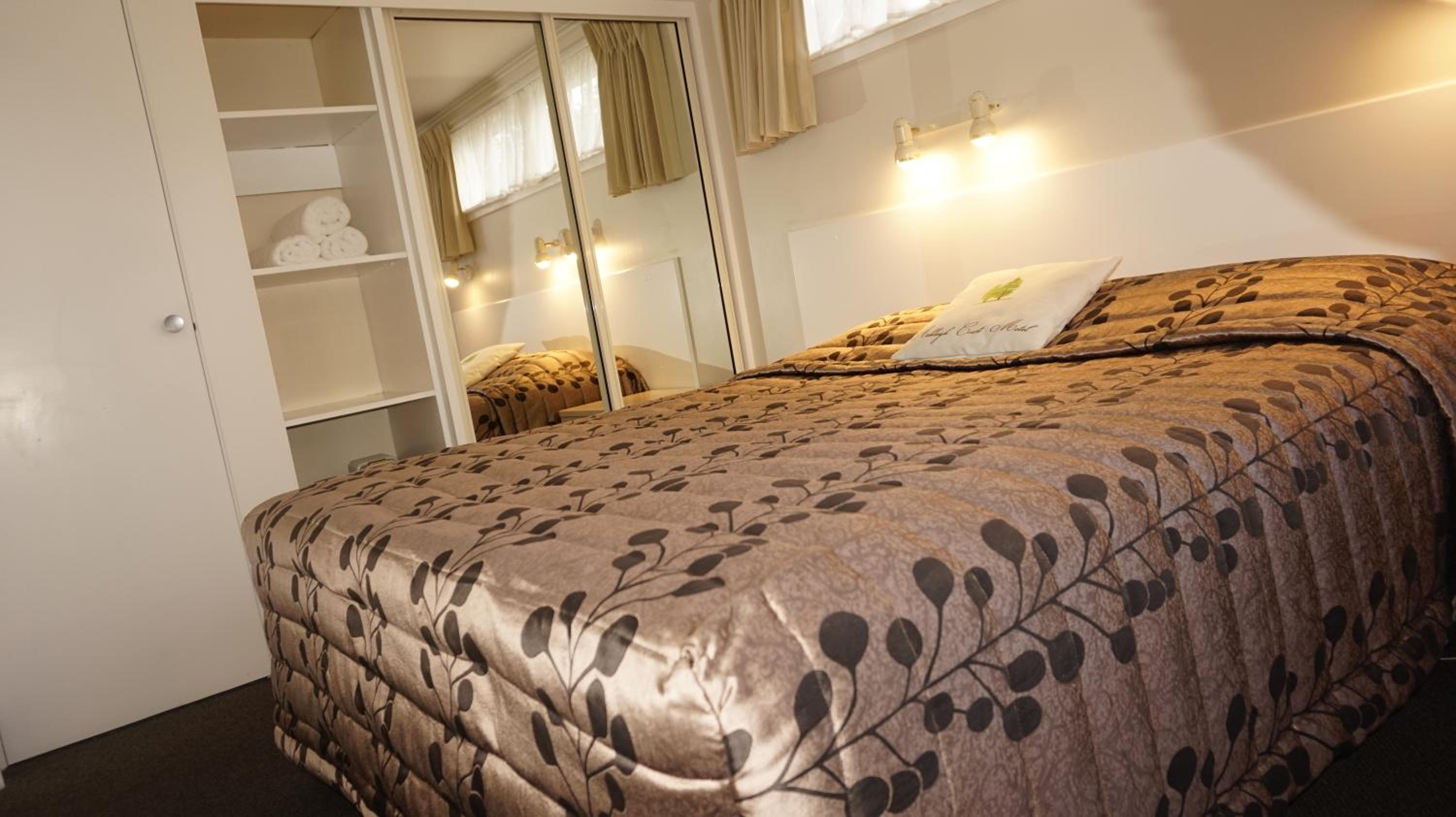 One-Bedroom Apartment with King Bed