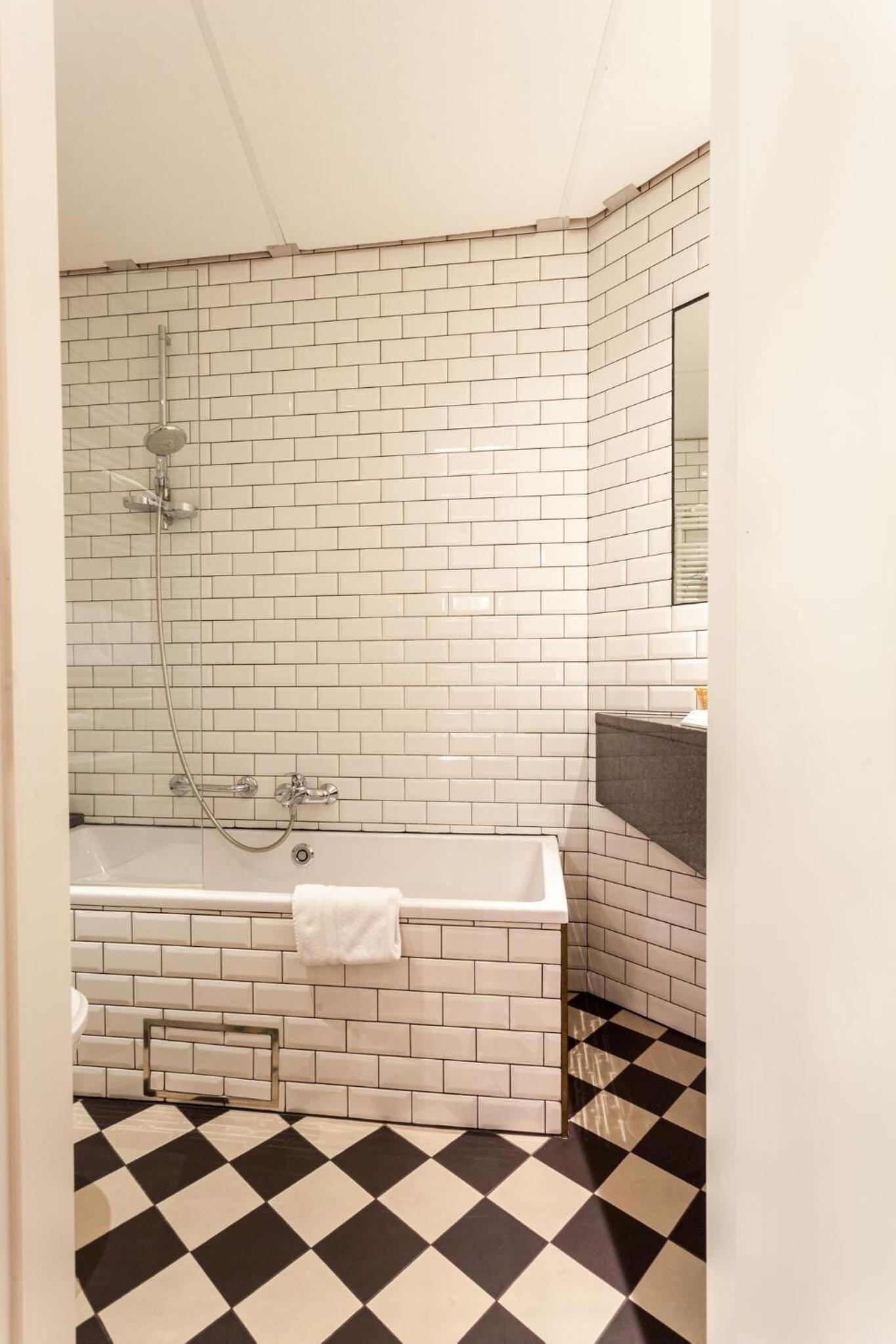 Courtyard Deluxe Suite with Bath