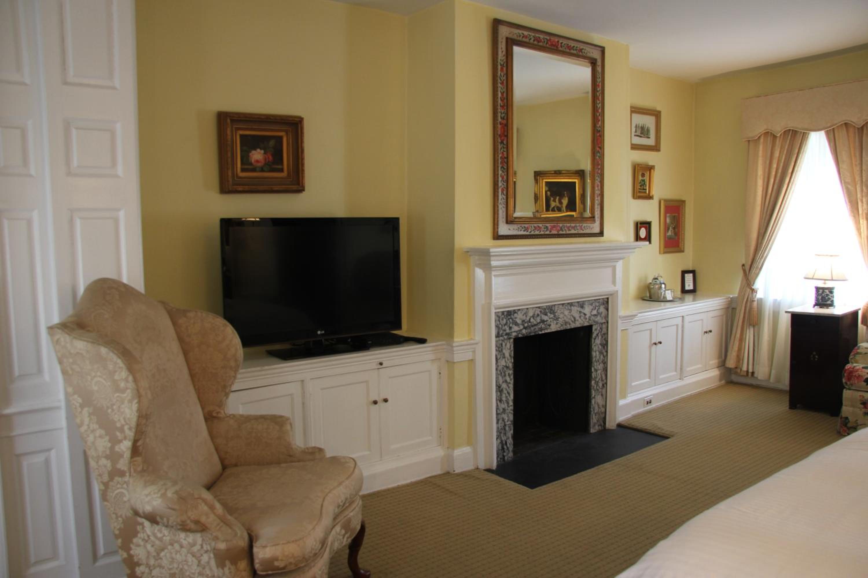 Queen Room with Garden View