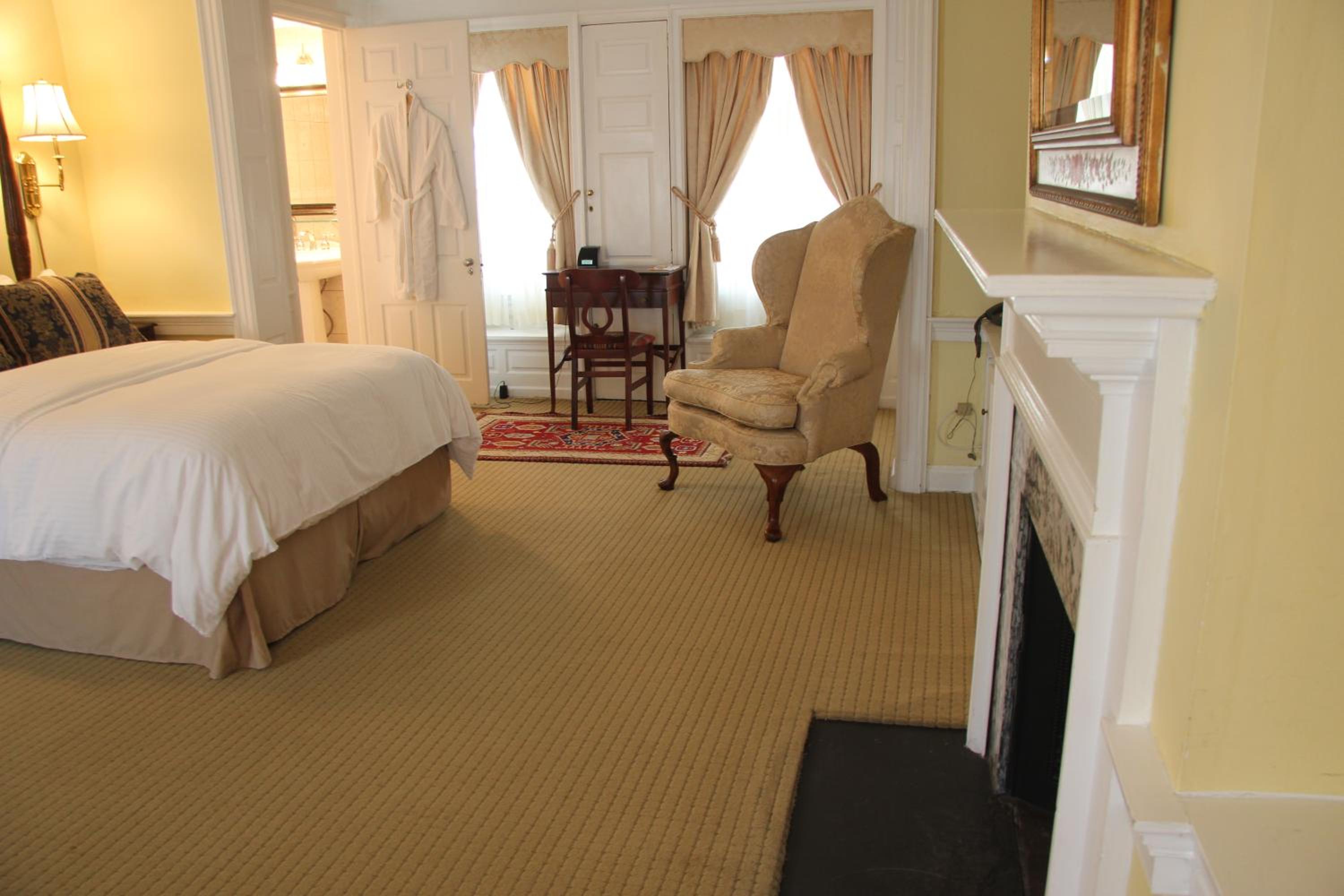 Queen Room with Garden View