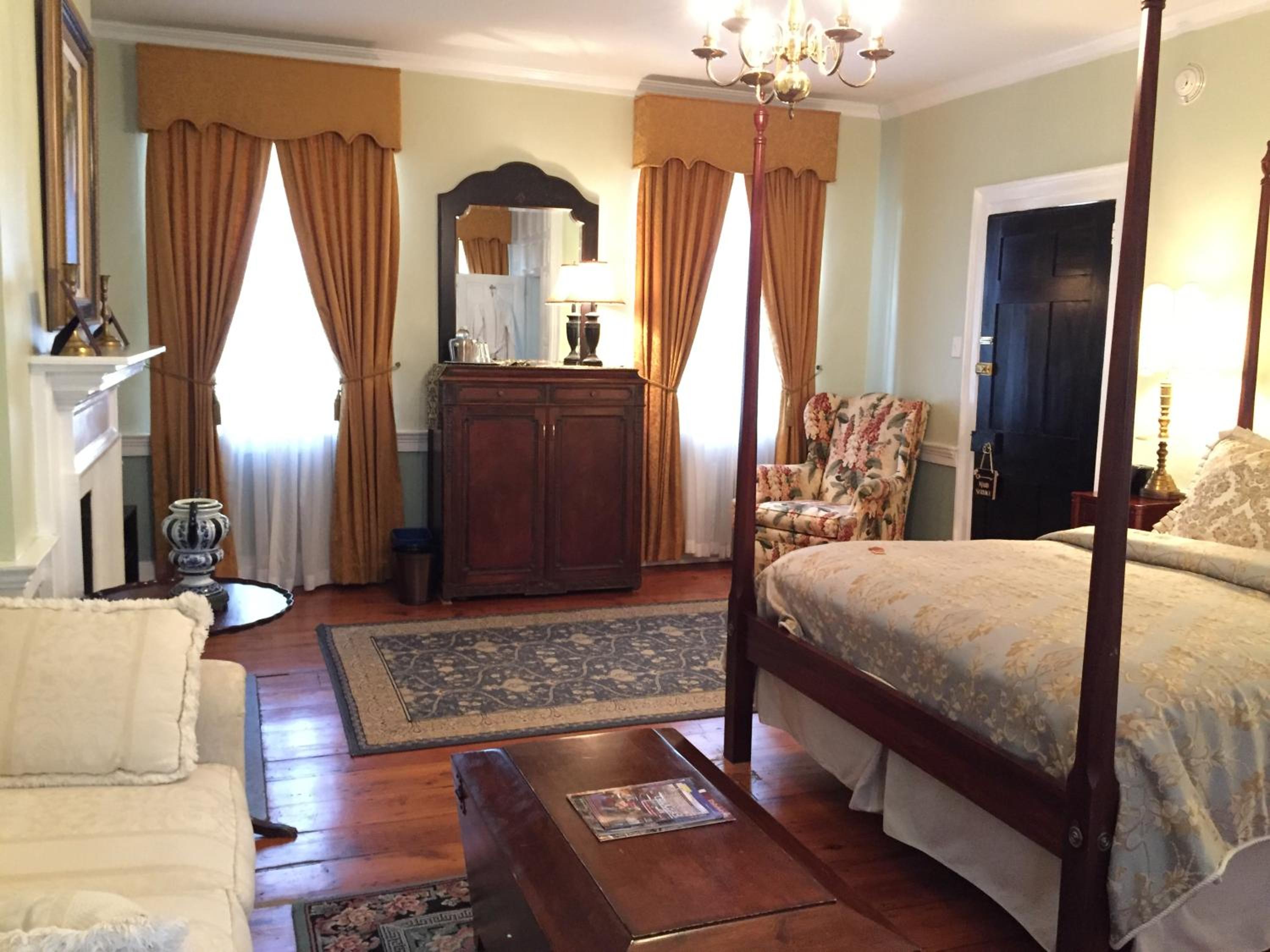 Queen Room with Garden View