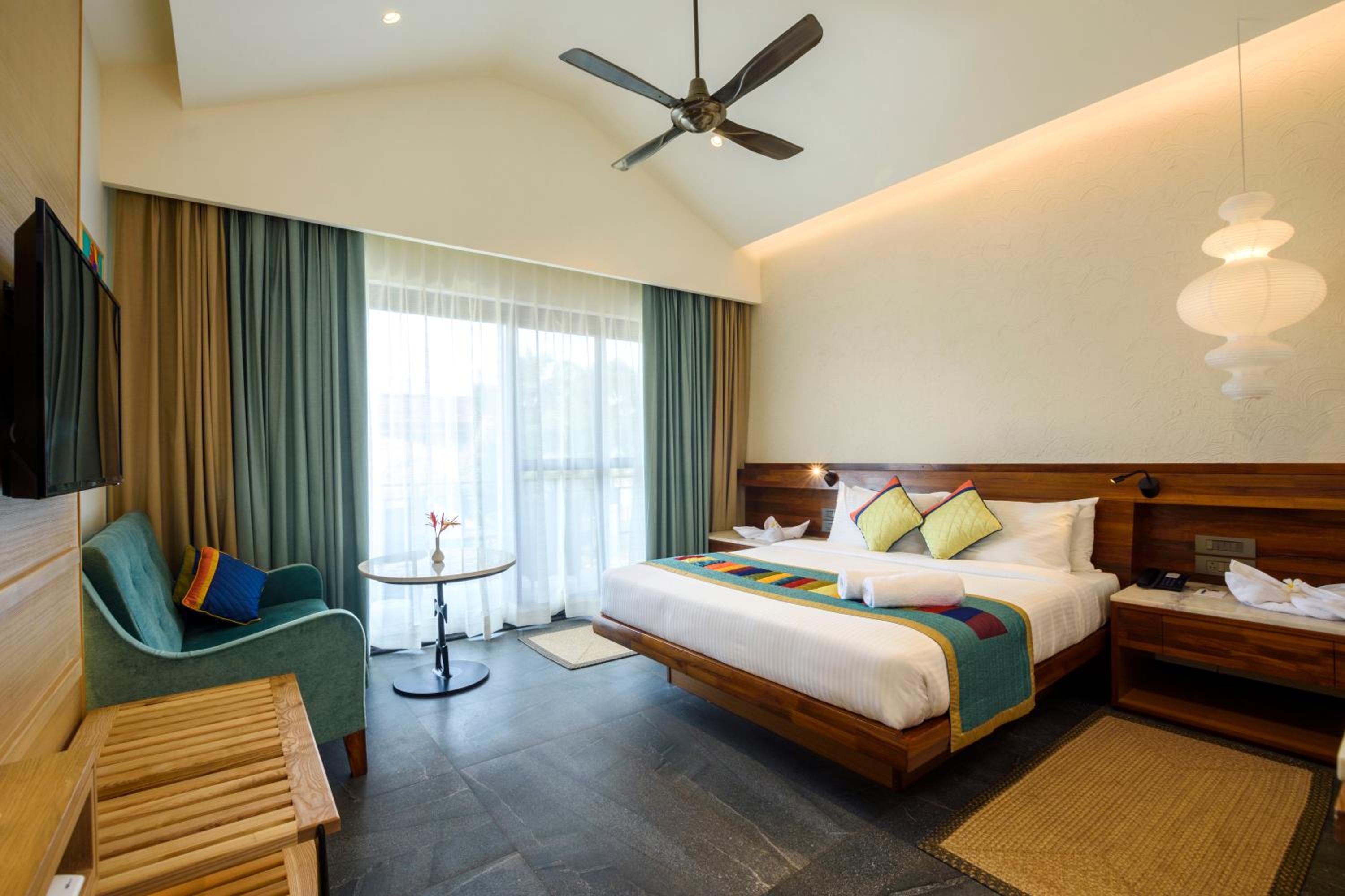 Superior Double Room with Pool View
