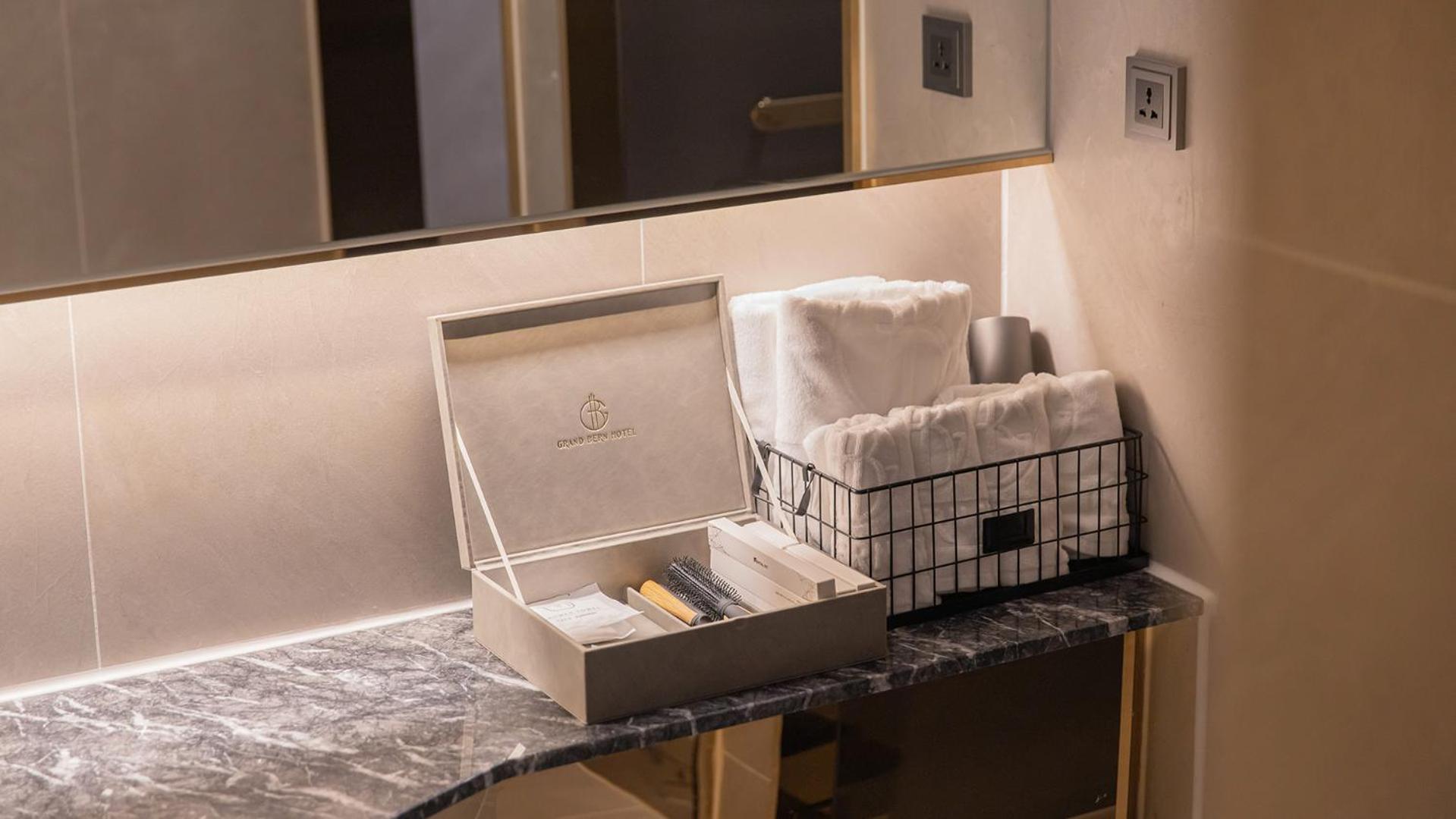 Premium Twin Room with Bridge View