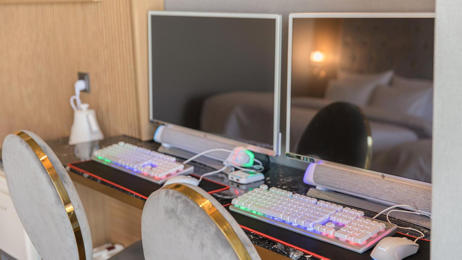 Premium Twin Room with Bridge View