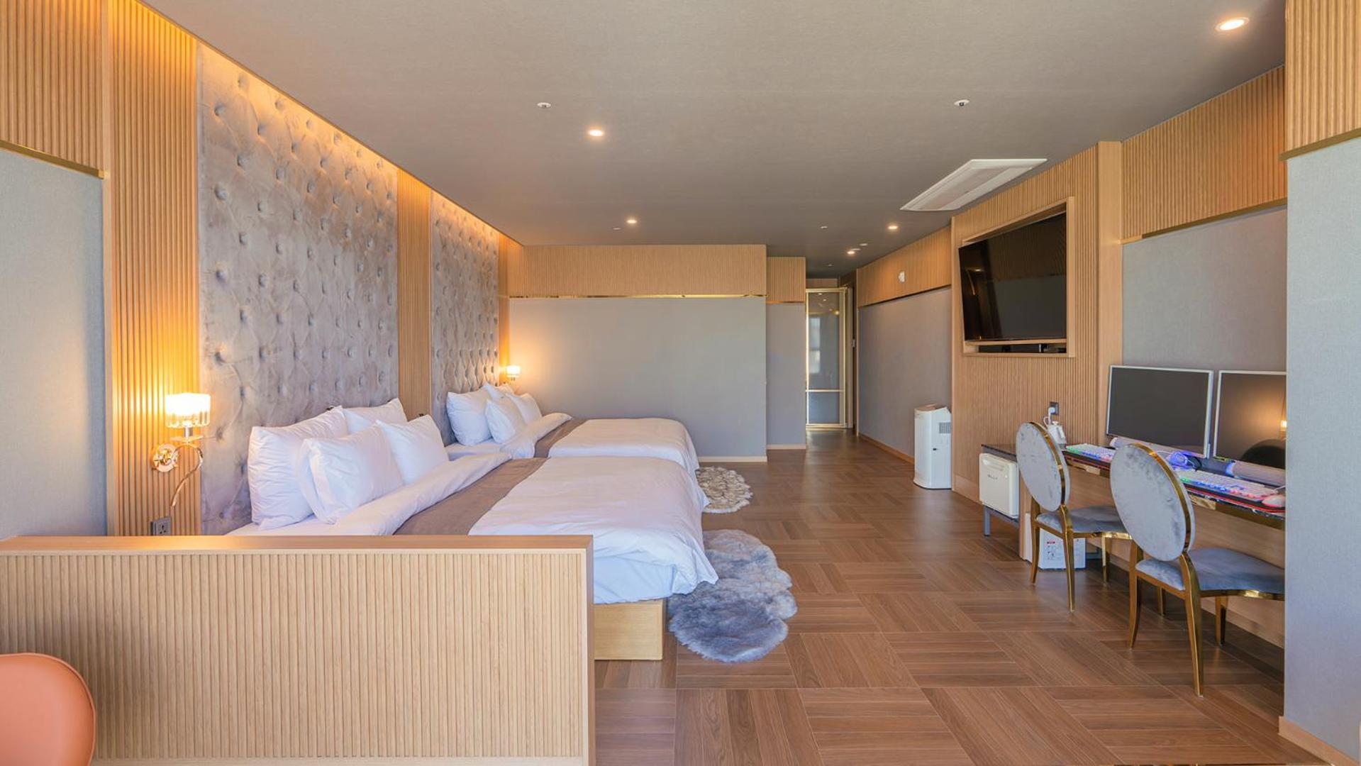 Premium Twin Room with Bridge View