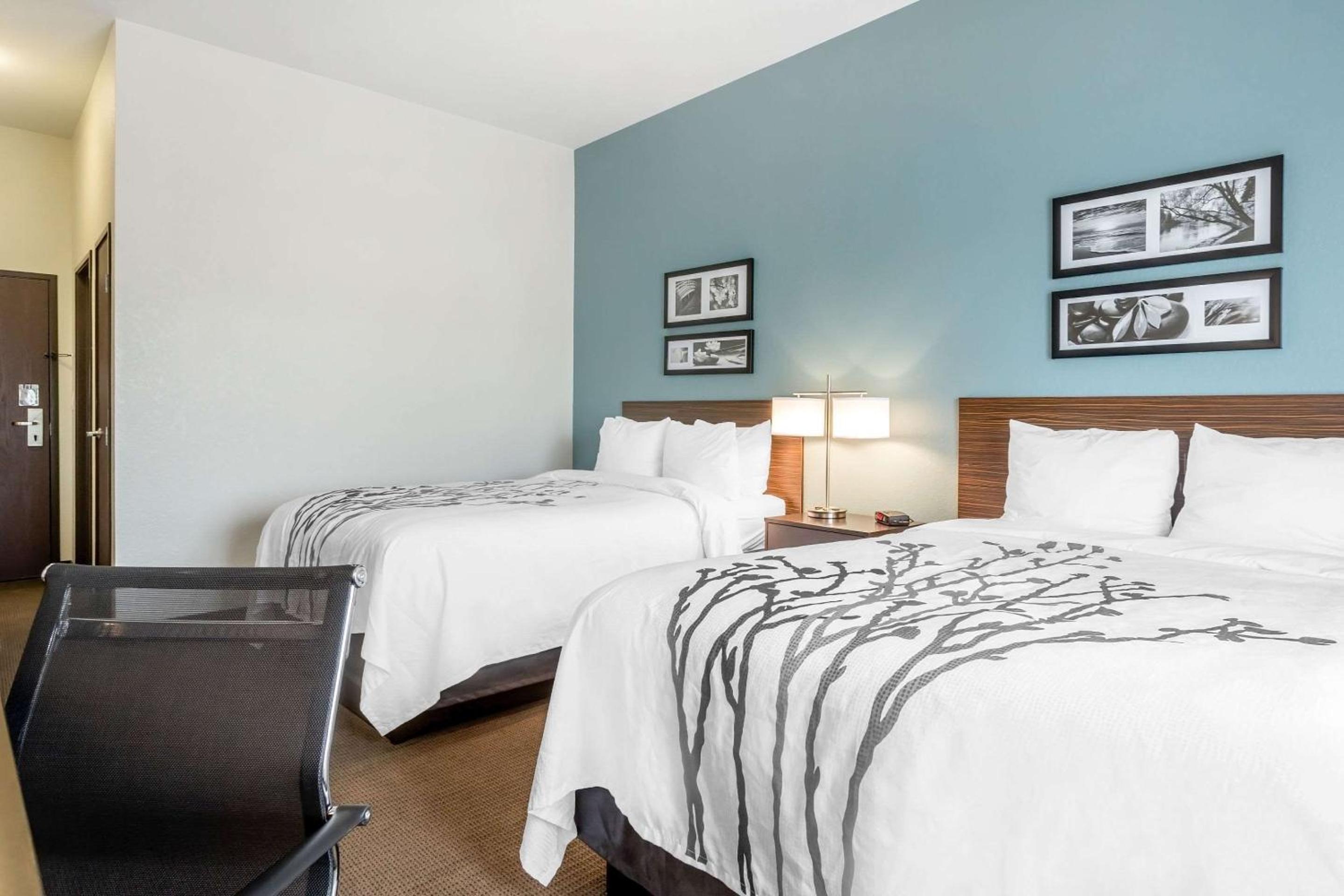 Queen Room with Two Queen Beds - Non-Smoking