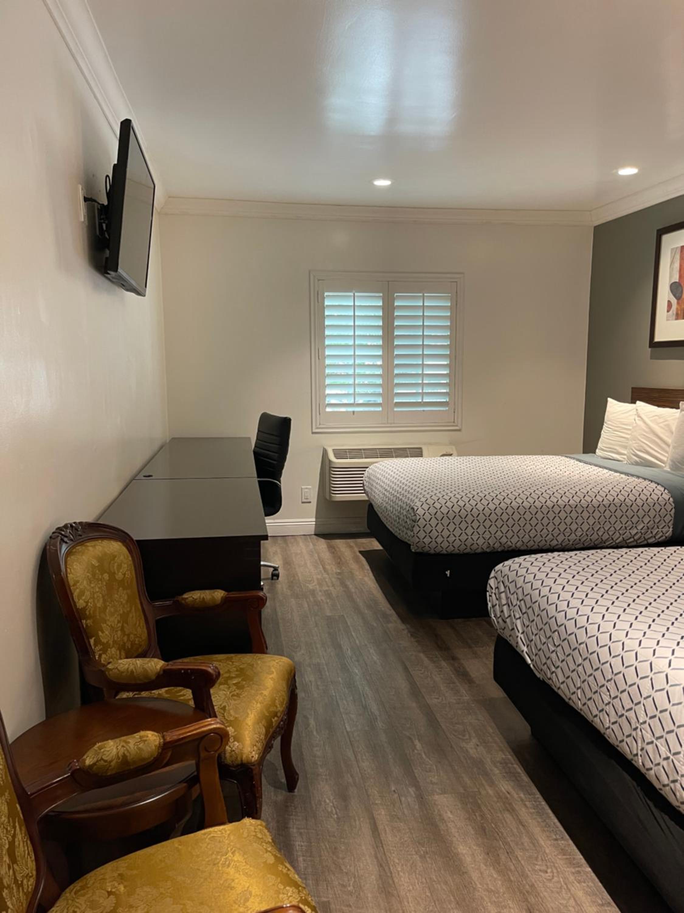 Queen Room with Two Queen Beds - Non-Smoking