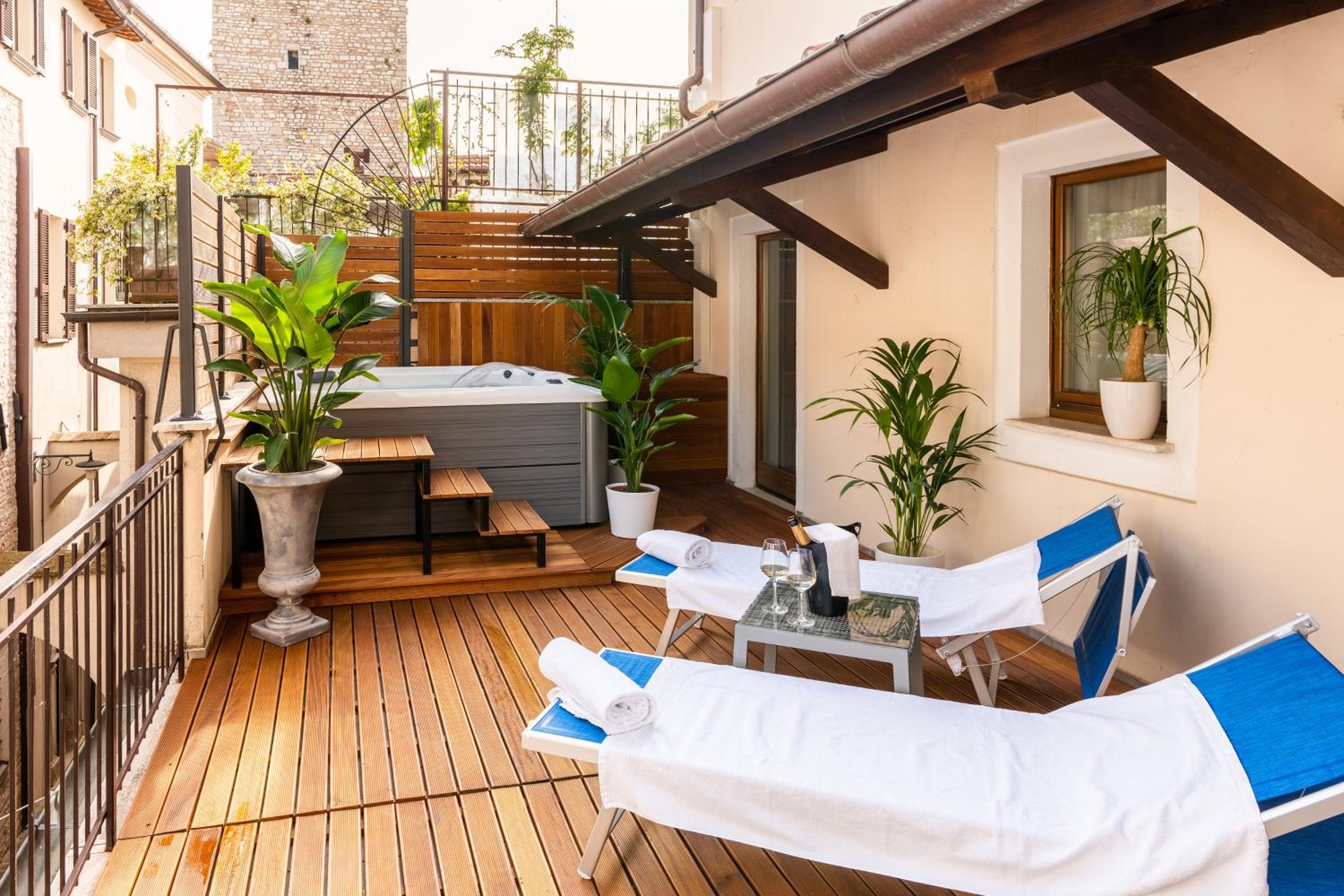 Queen Room with Spa Bath