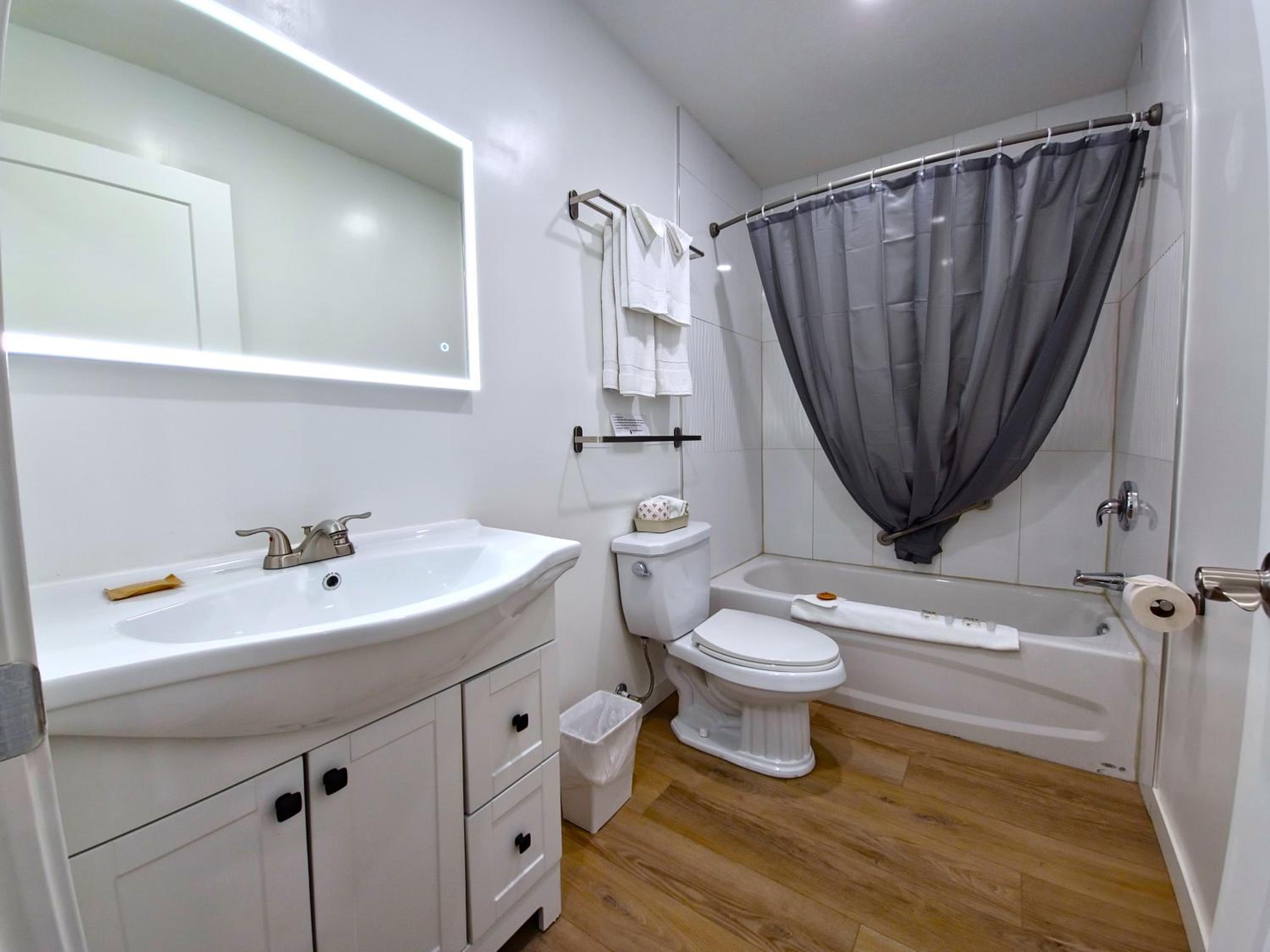 Queen Room with Kitchen