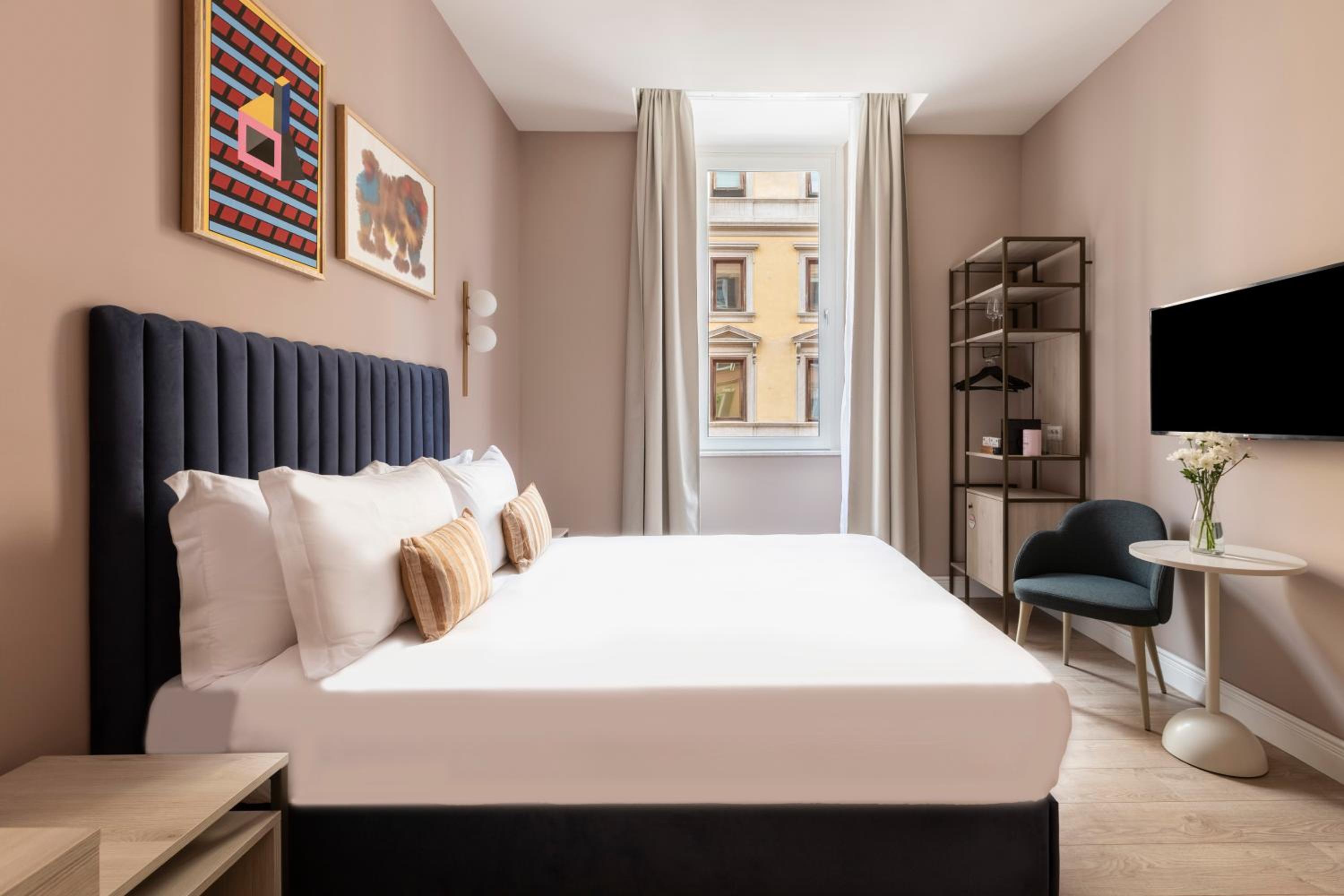 Medium Room with Extra Single Bed