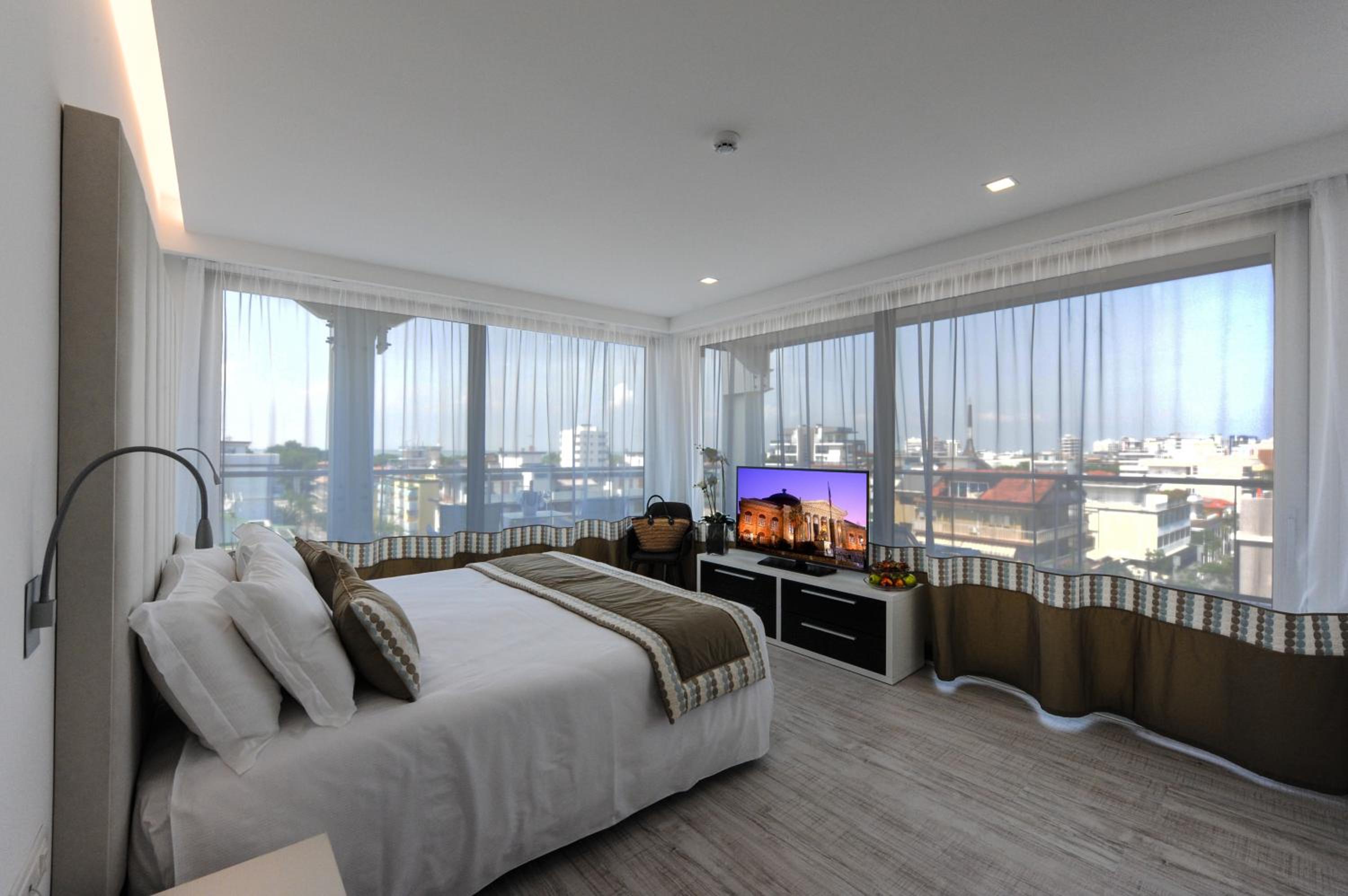 Junior Suite with Terrace and Beach Access