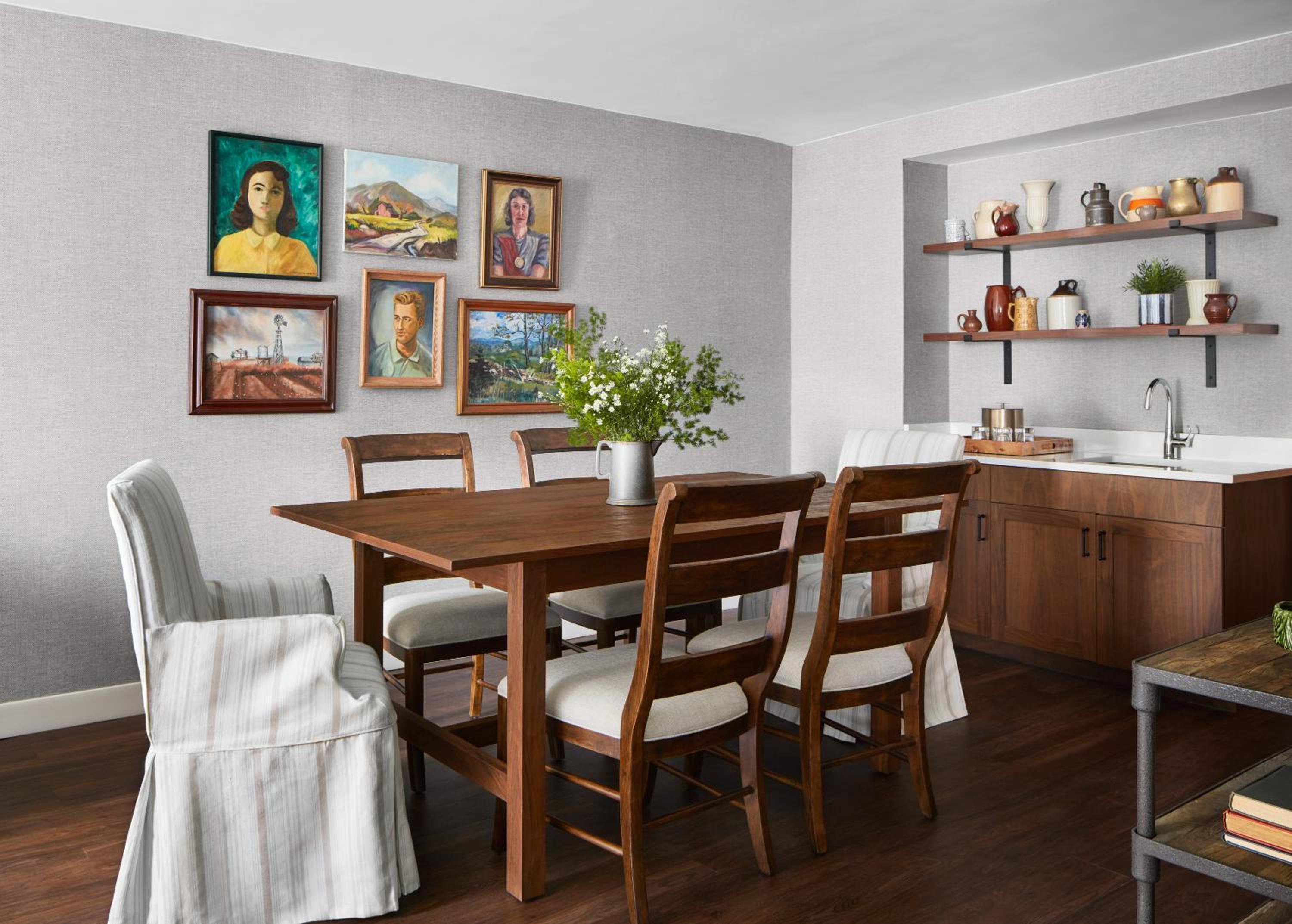 Graduate King Suite with Sofa Bed