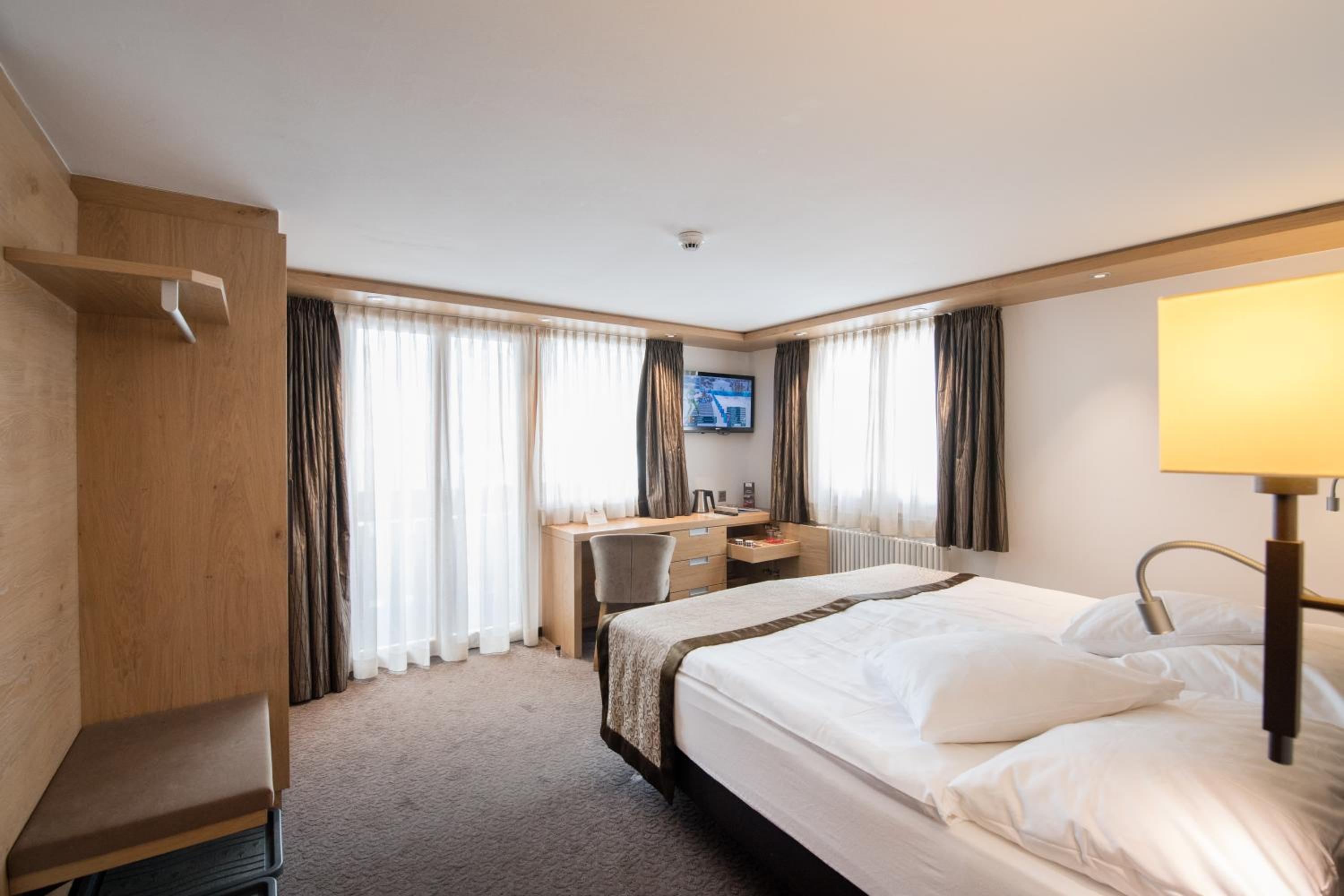 Deluxe Double Room with Matterhorn View