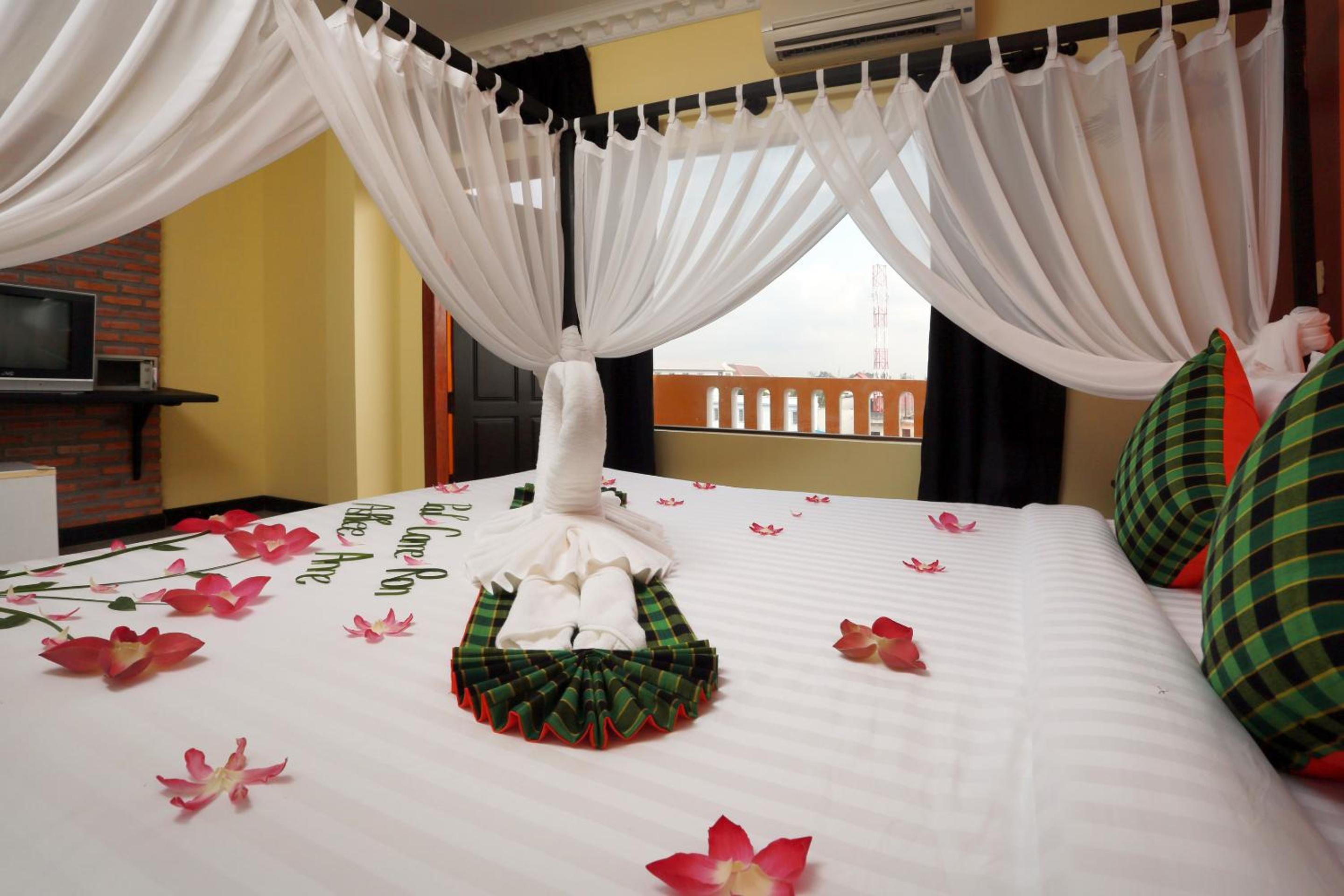Deluxe Double Room with Balcony and Pool View @ Free Pickup