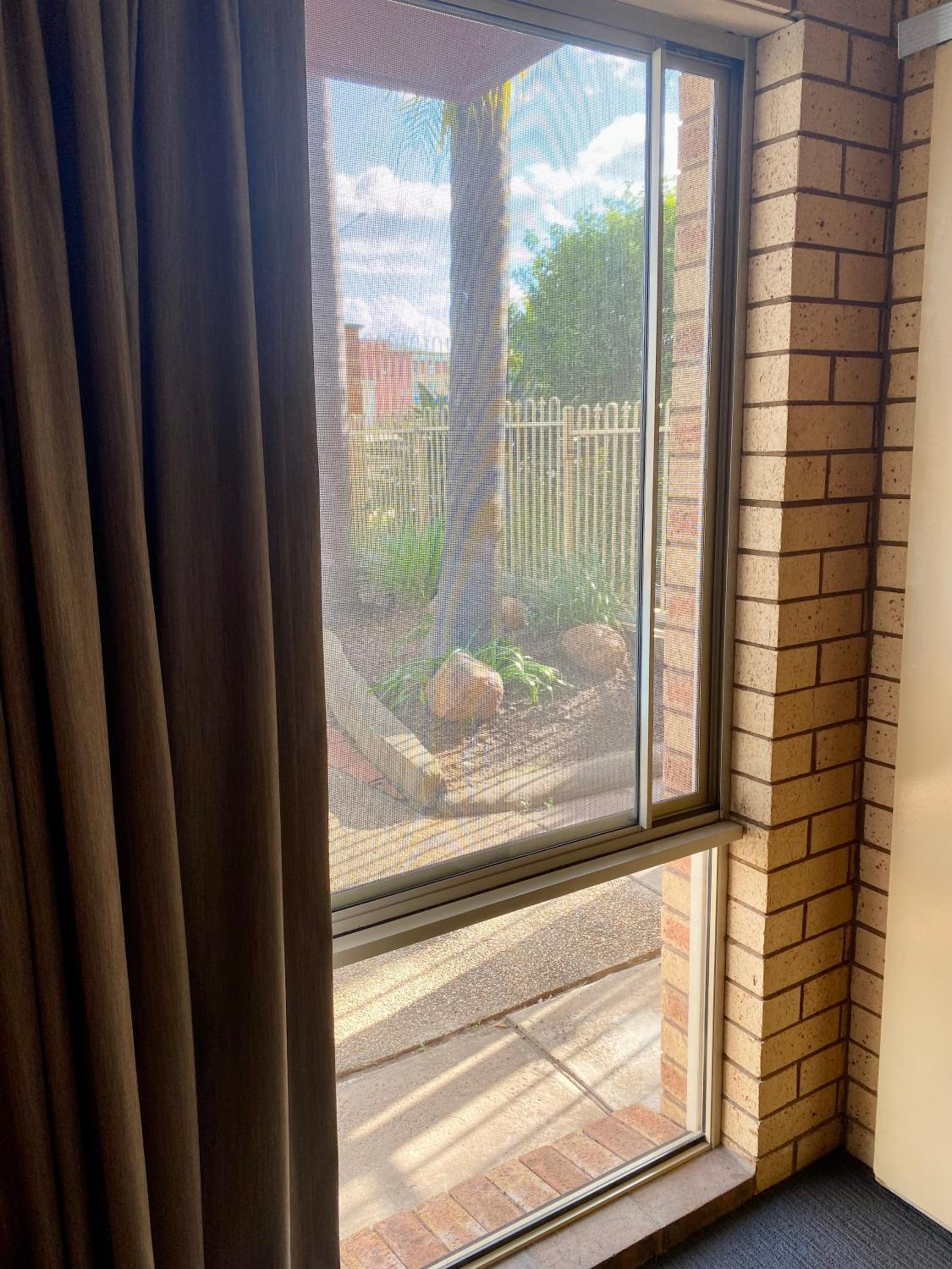 Queen Suite and 2 Singles (Non Pet-Friendly)