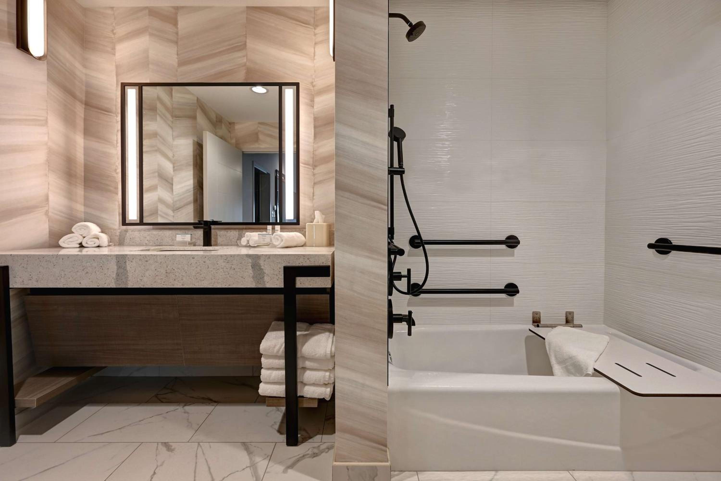 King Studio Suite - Mobility Access/Non-Smoking