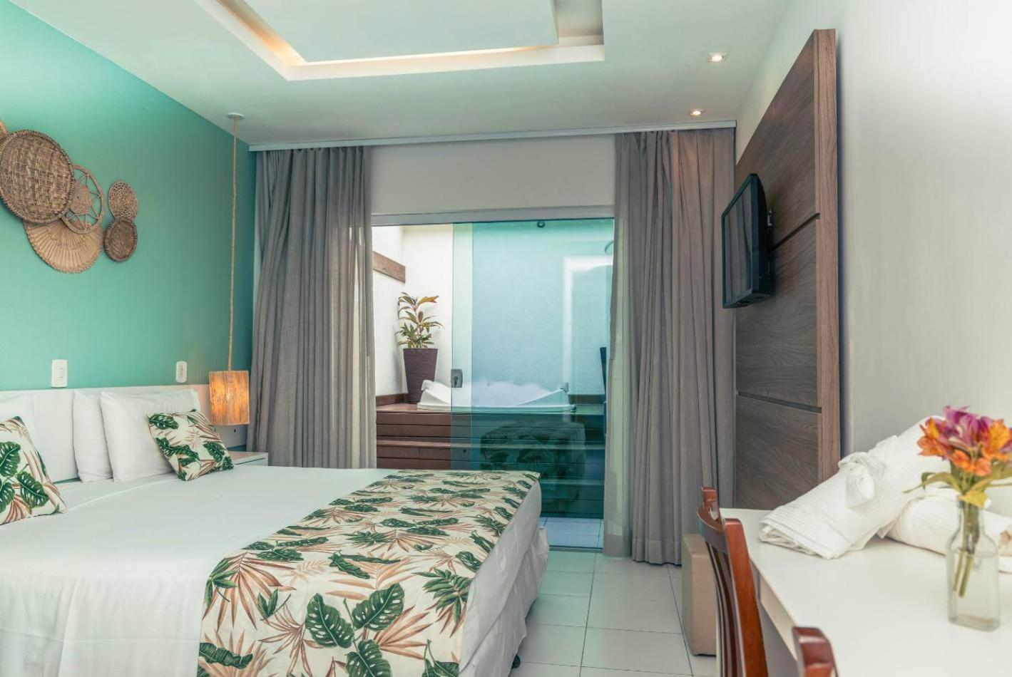 Queen Suite with Spa Bath