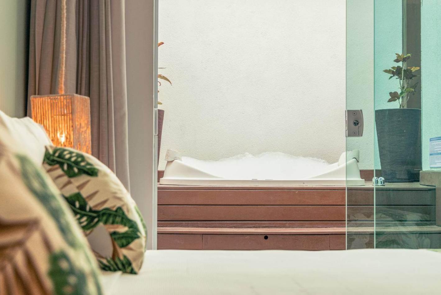 Queen Suite with Spa Bath