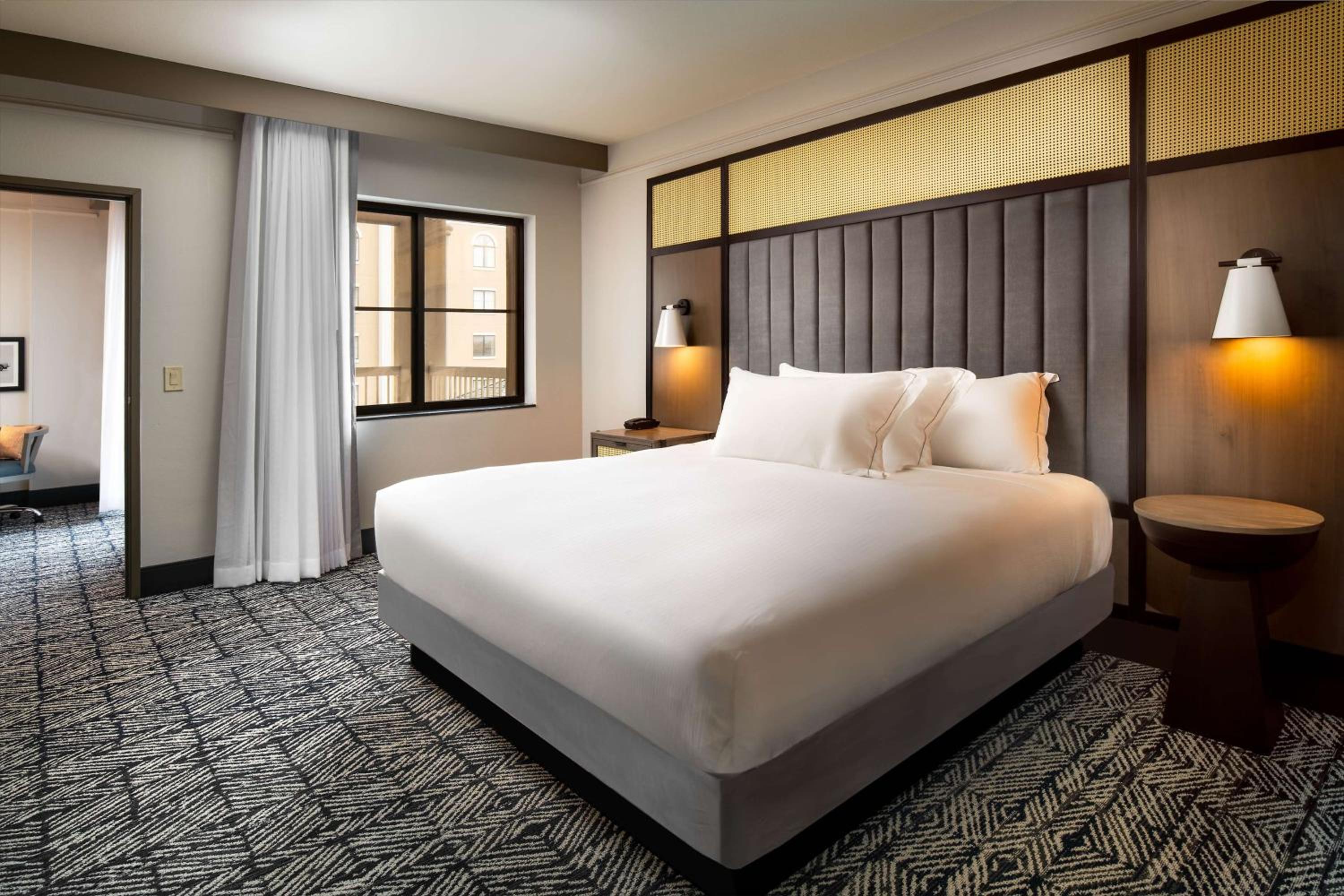 Corner King Suite