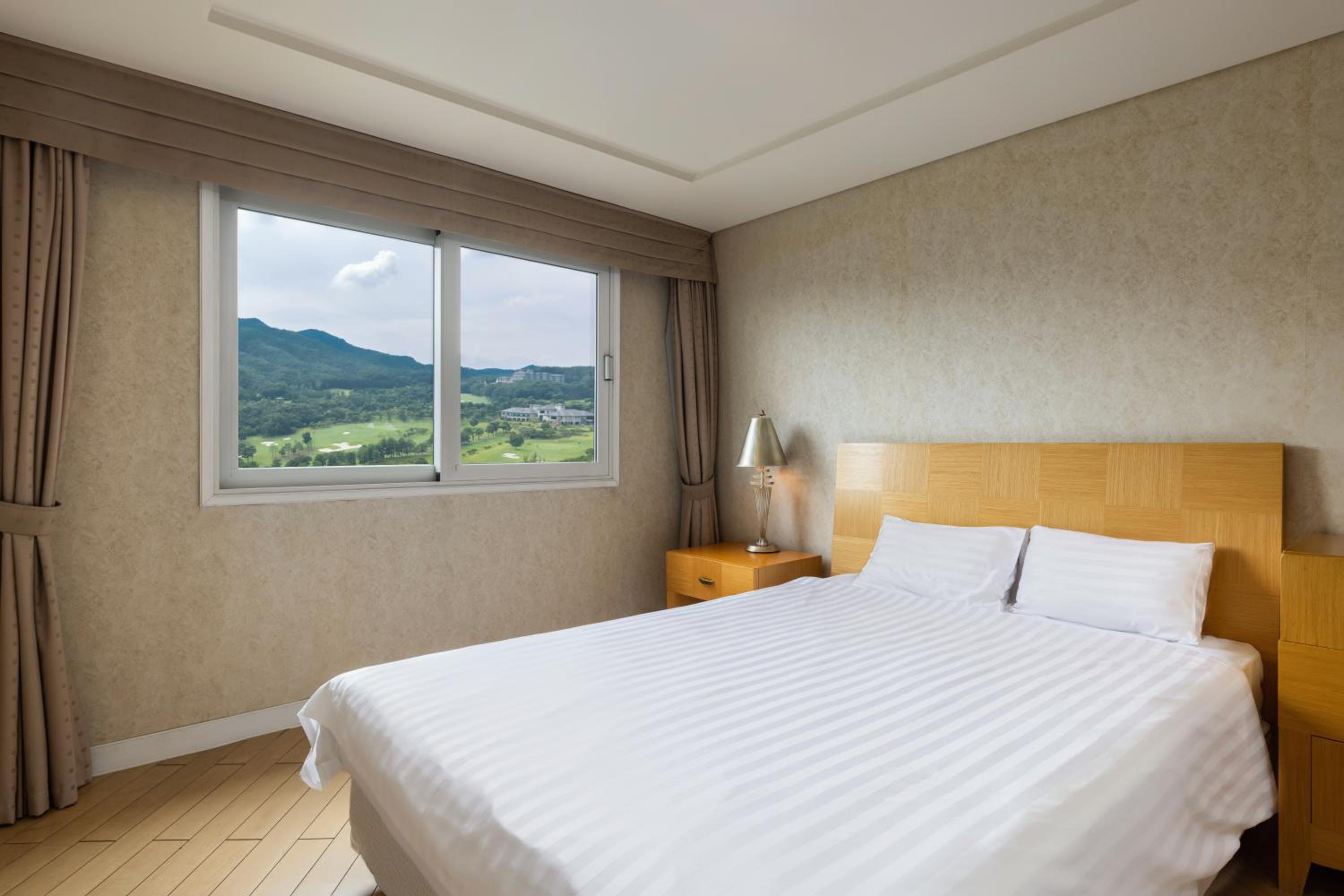 [Valley Village] 31py Standard Double Bed