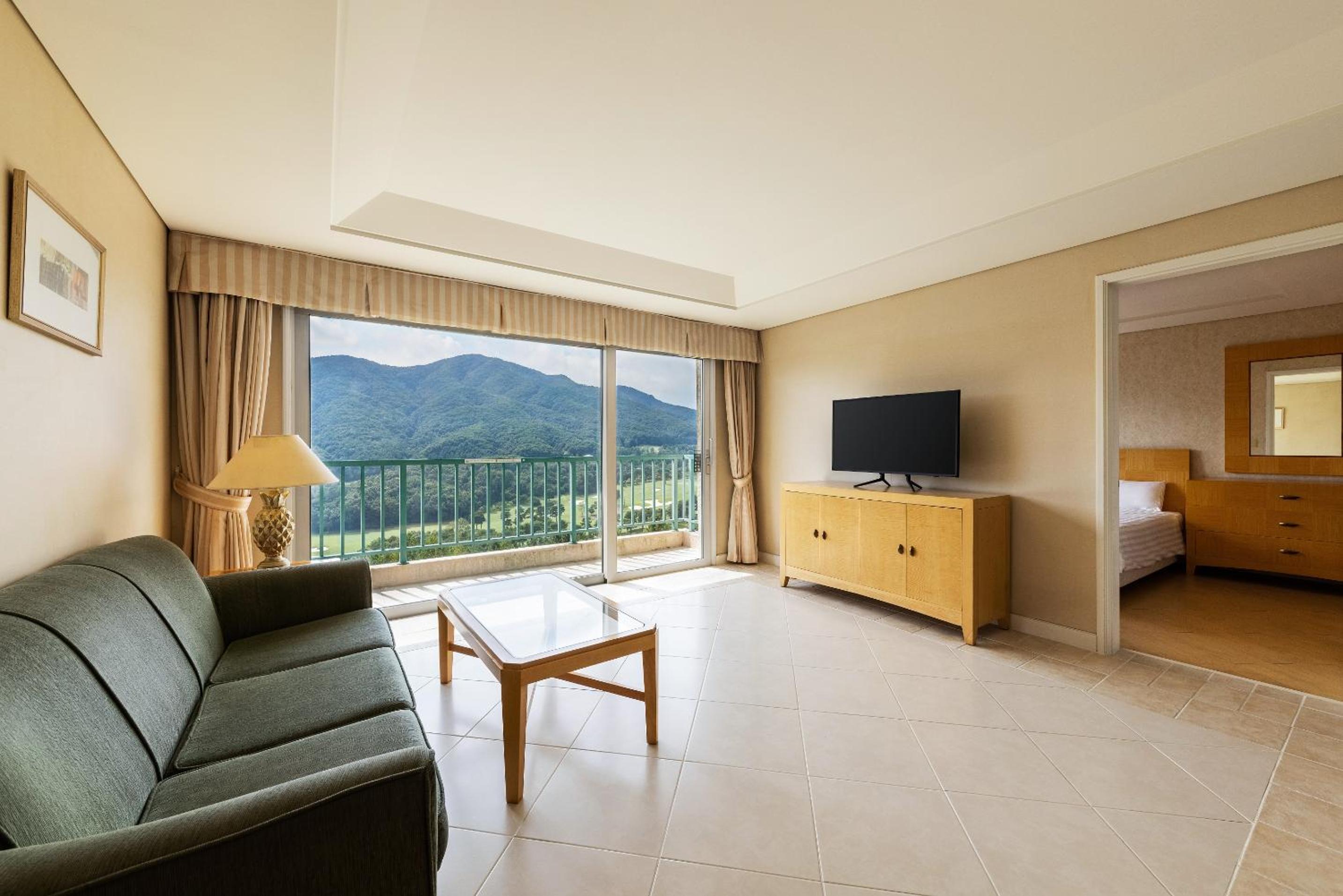 [Valley Village] 31py Standard Double Bed