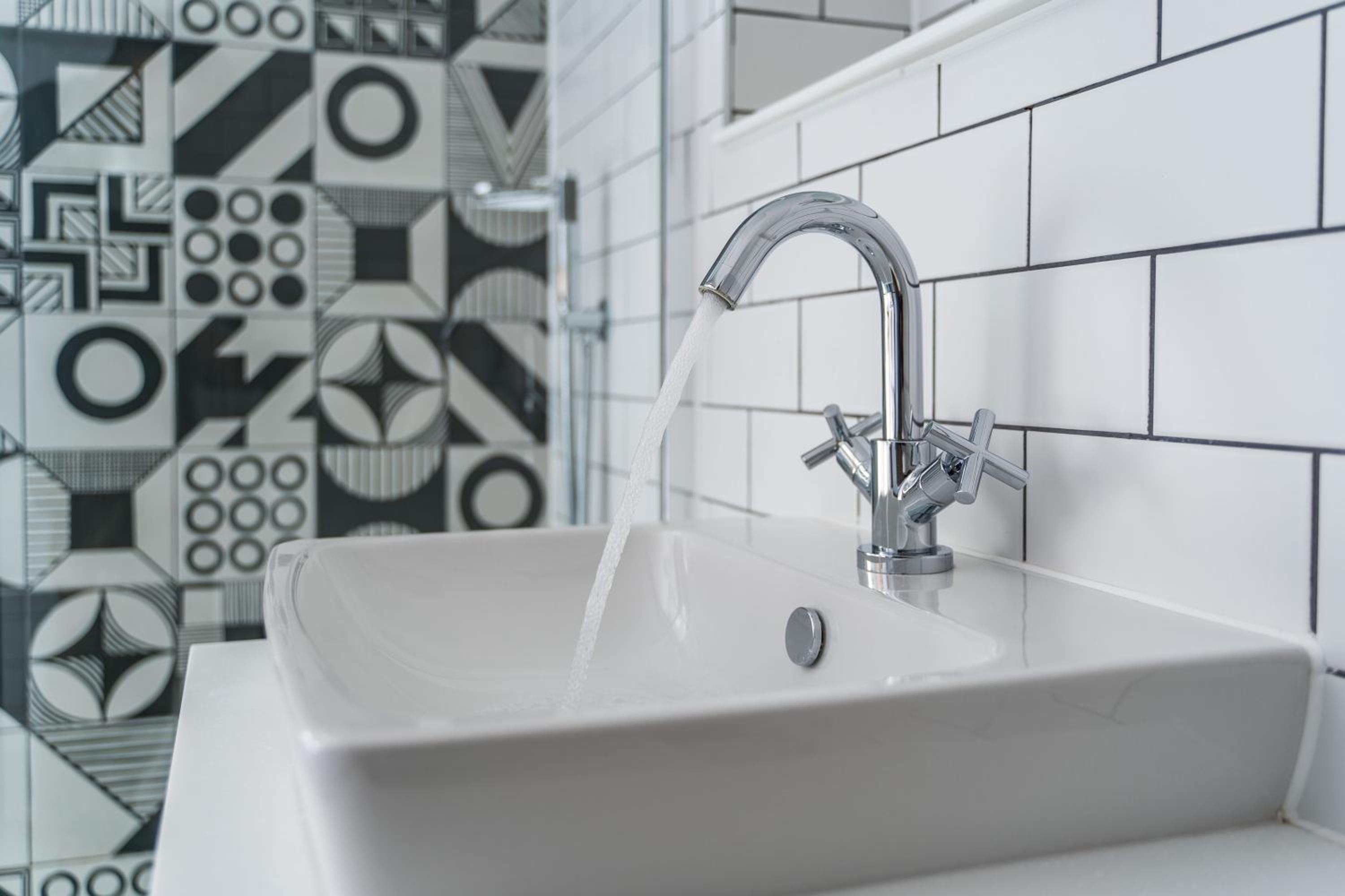 Cinematography, Guest room, 2 Twin/Single Bed(s)