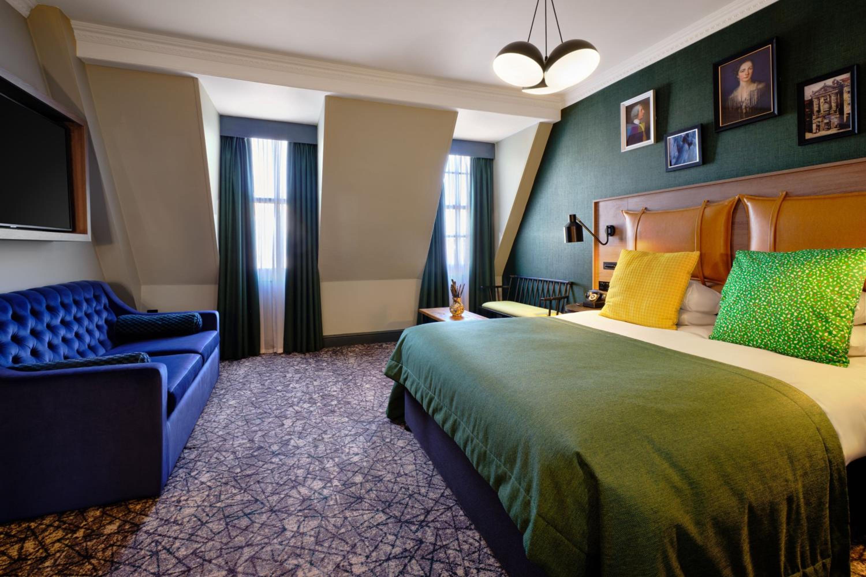 Gallery Family, Guest room, 1 King, Sofa bed