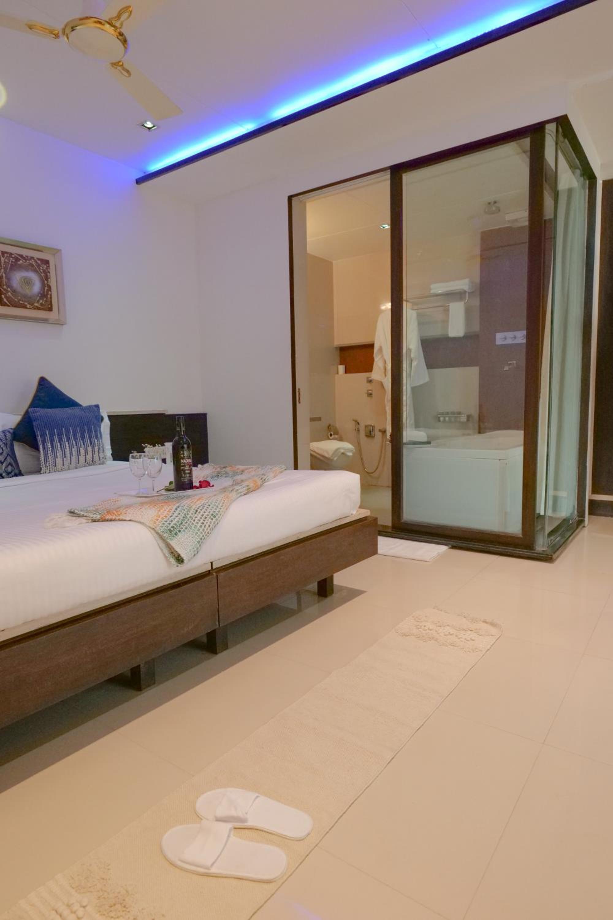 Deluxe Room with Bathtub