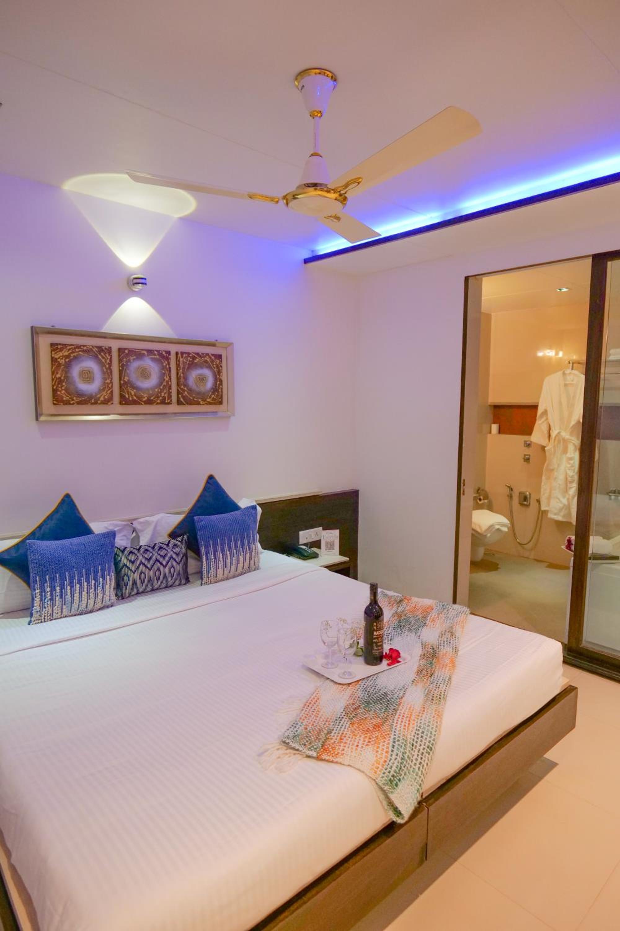 Deluxe Room with Bathtub
