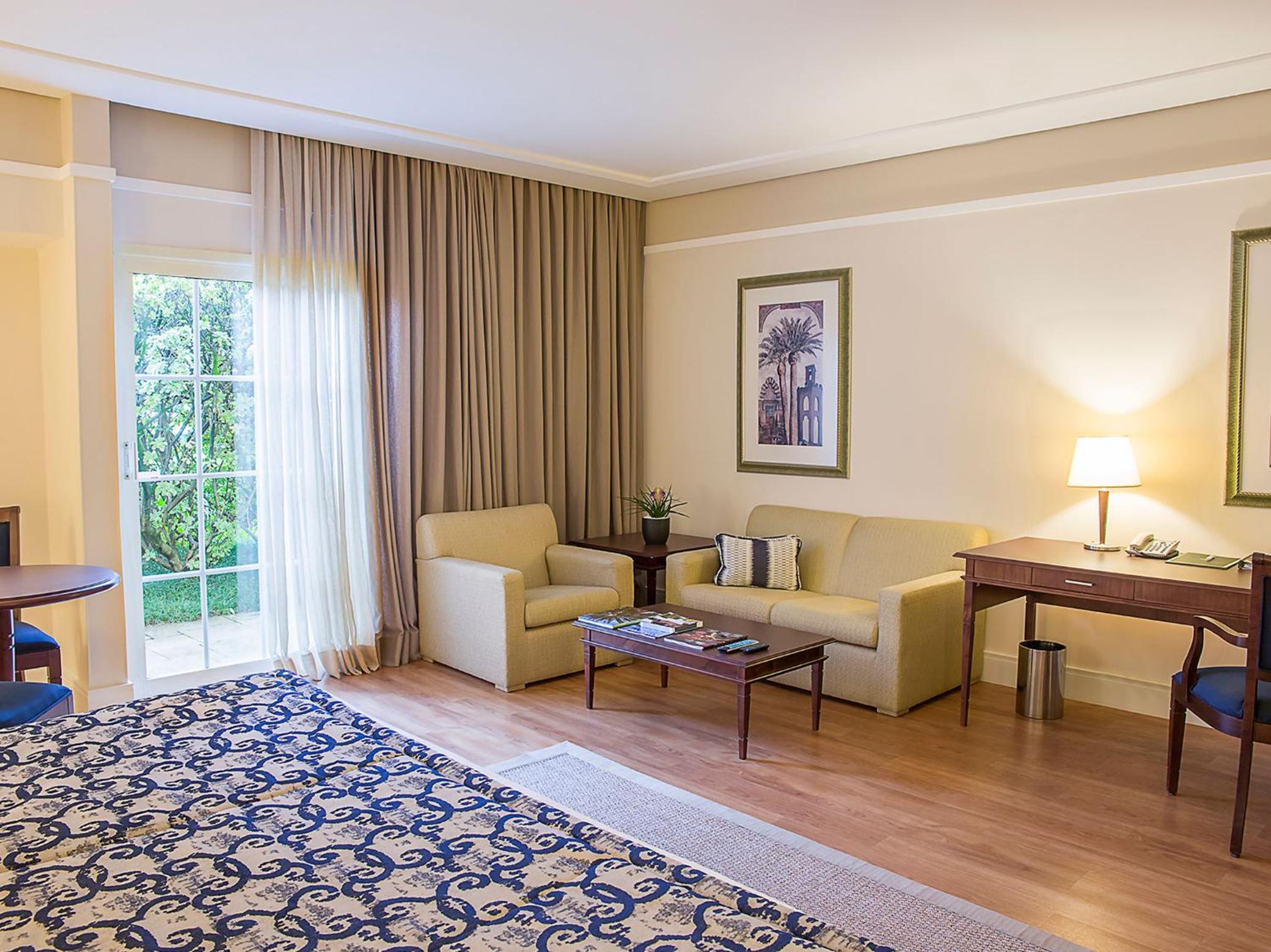 Super Deluxe Family Room