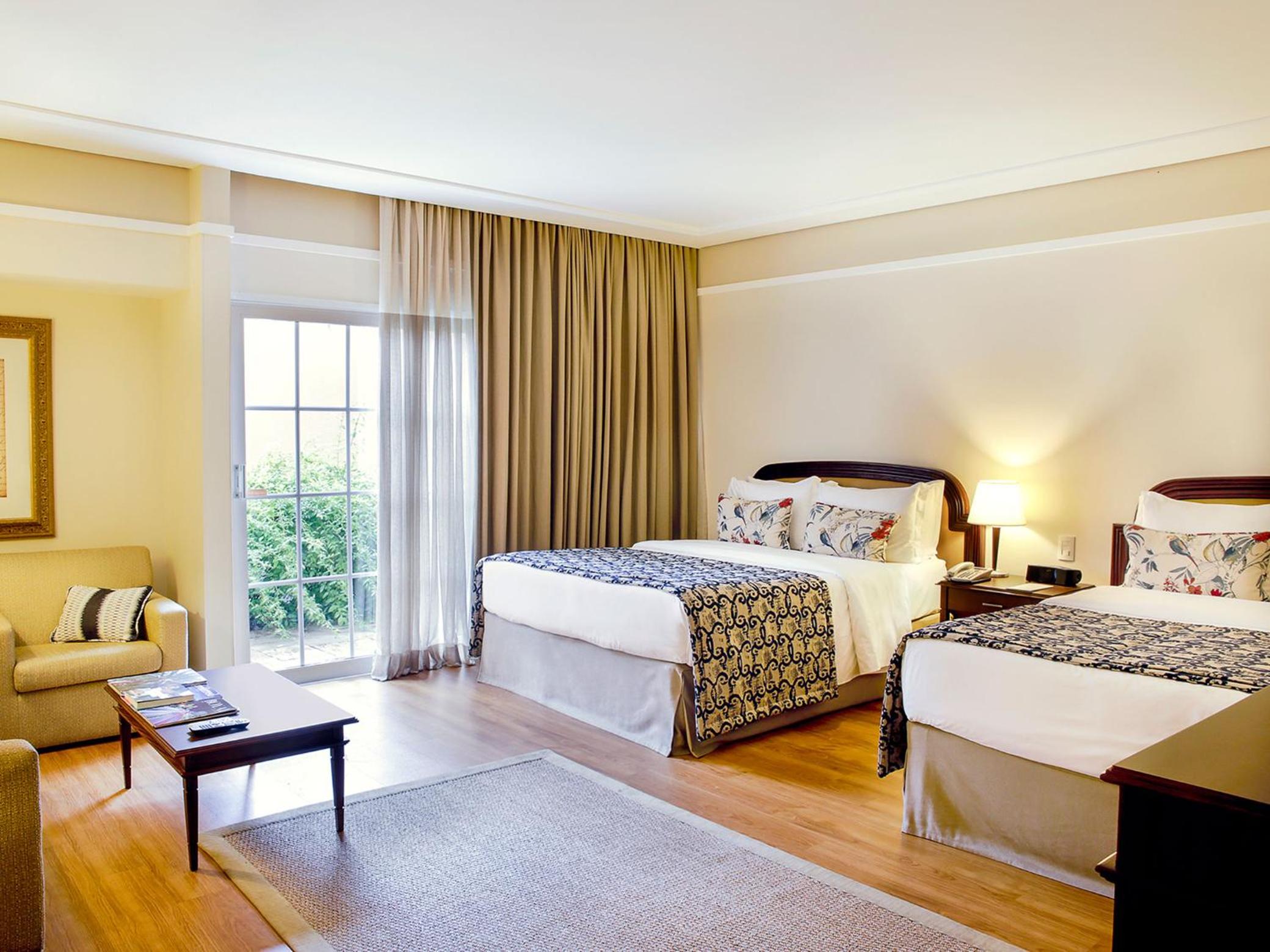 Super Deluxe Family Room