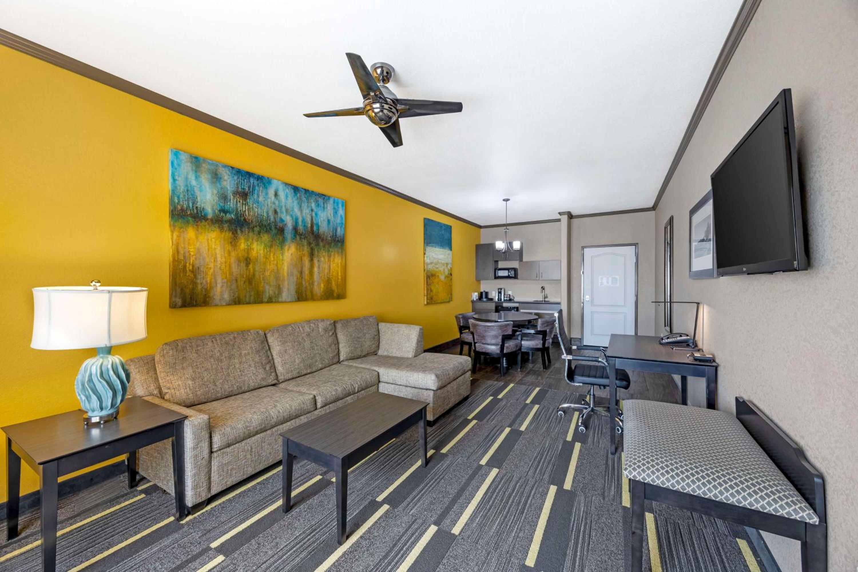 King Suite with One King Bed and Whirlpool - Non-Smoking