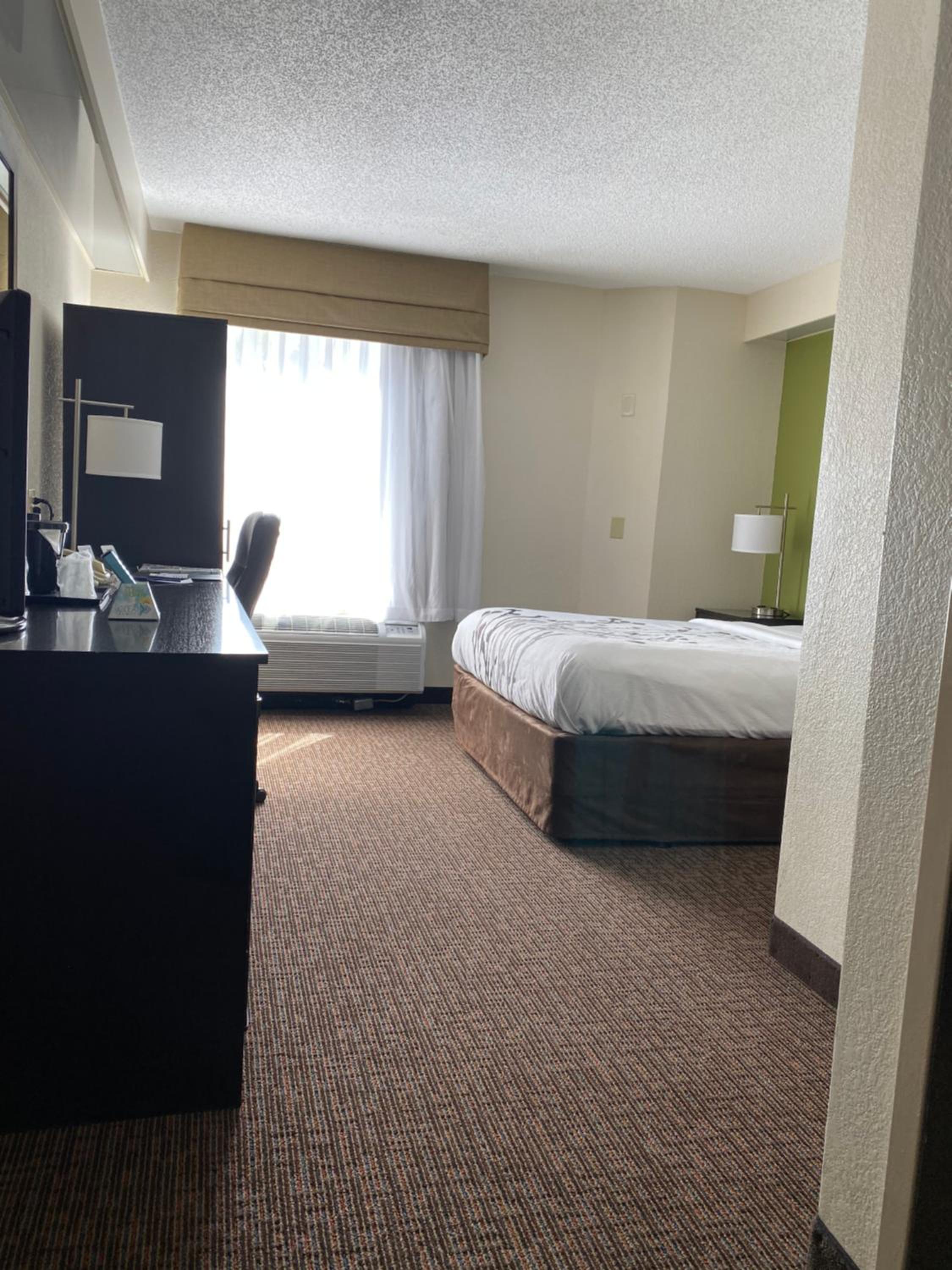 Queen Room - Accessible/Non-Smoking