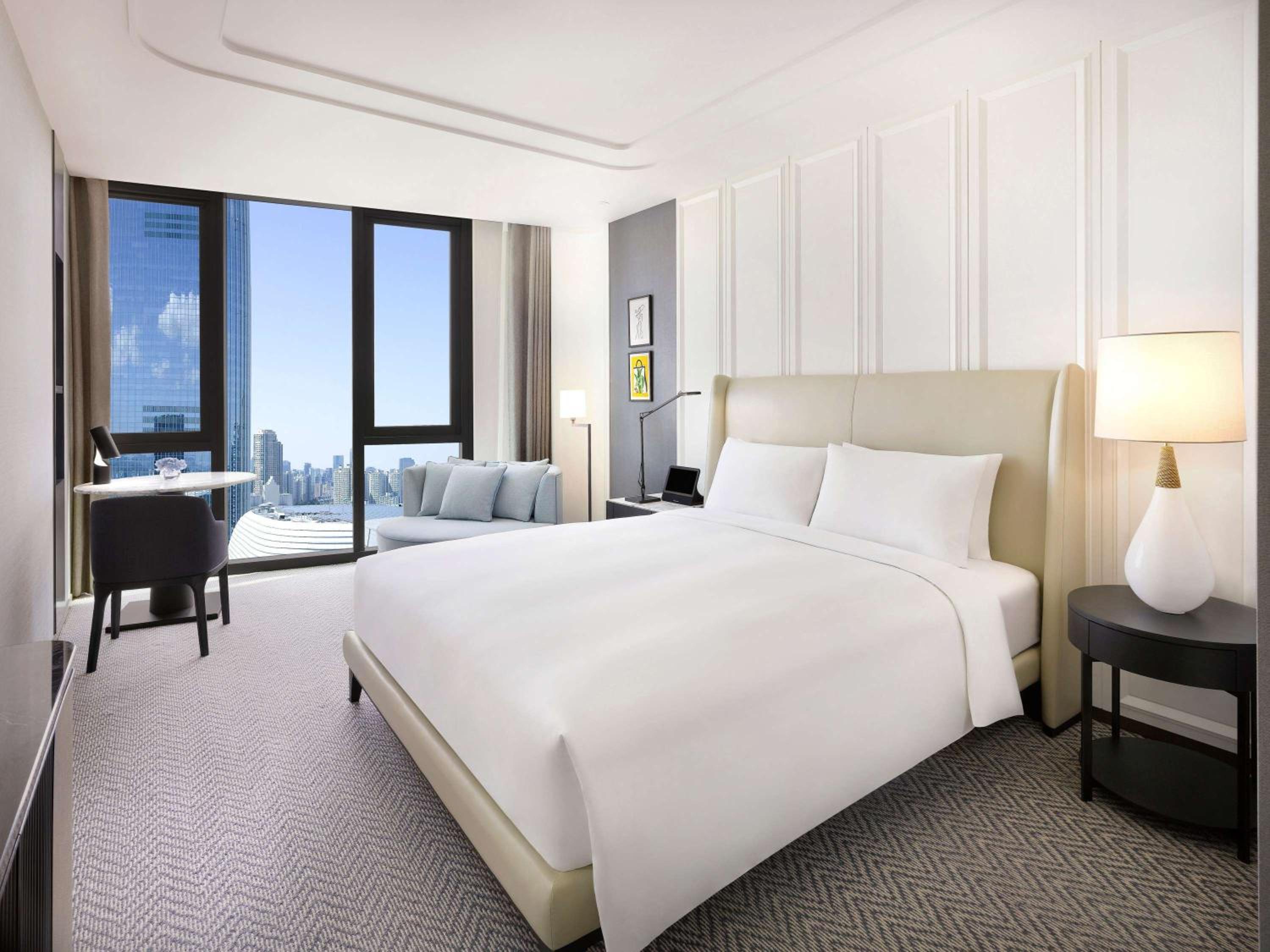 Club Luxury Room with Club Millésime Access, 1 King Size Bed, Lake View
