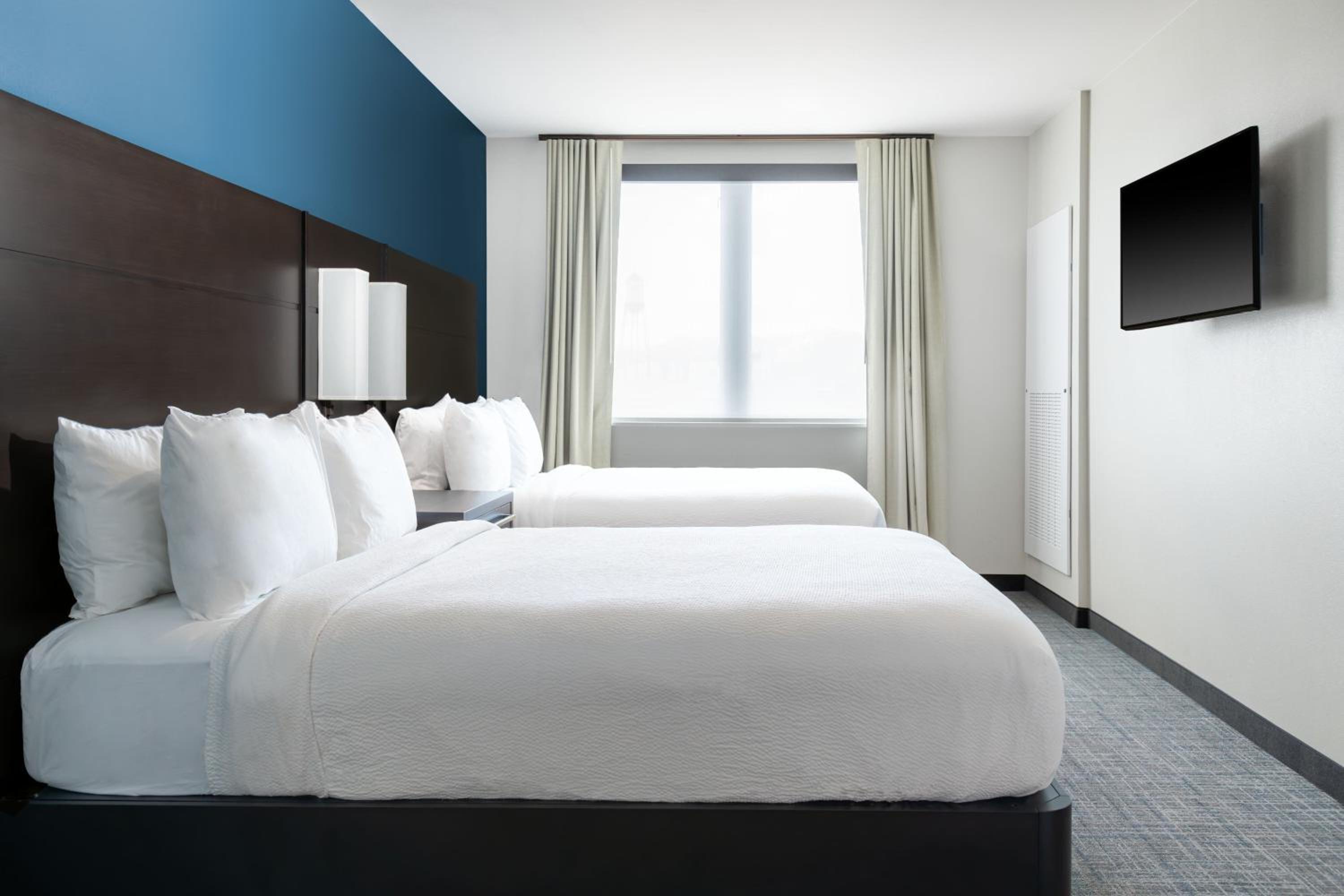 One-Bedroom Suite with Two Queen Beds and Sofa Bed - Hearing Accessible