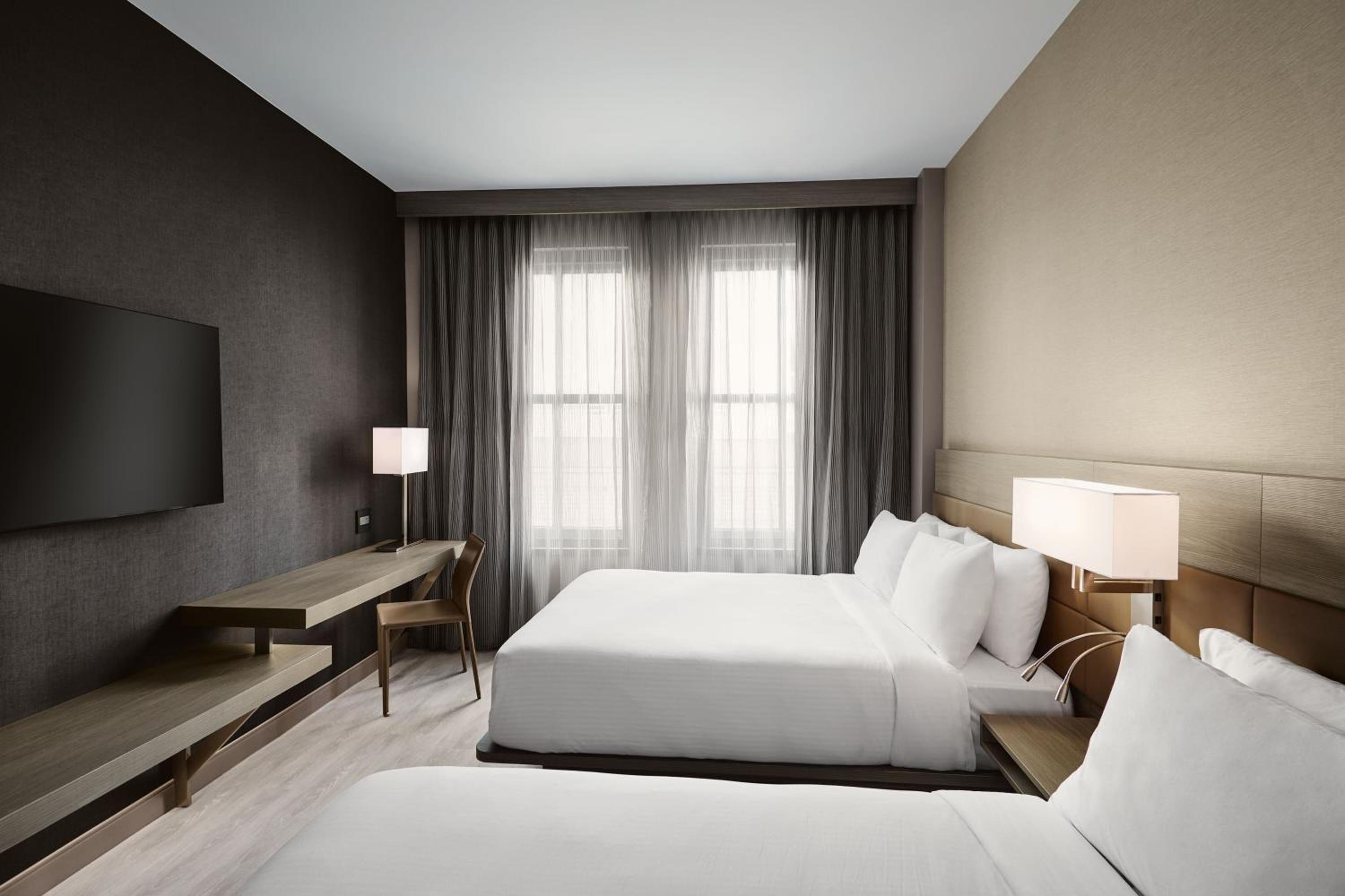 Double Room with Adapted Tub - Mobility Accessible