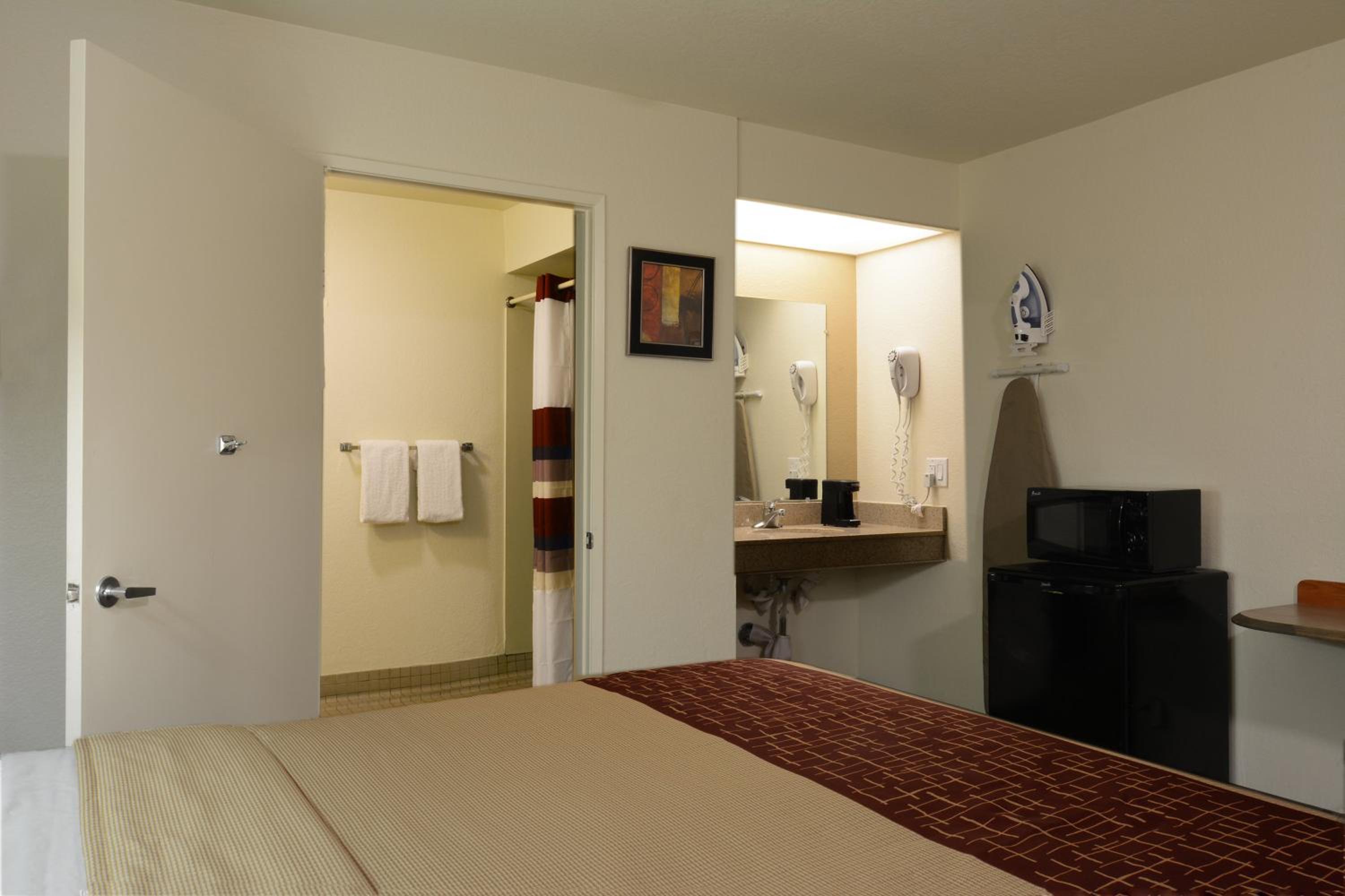Deluxe King Room Disability Access Smoke Free