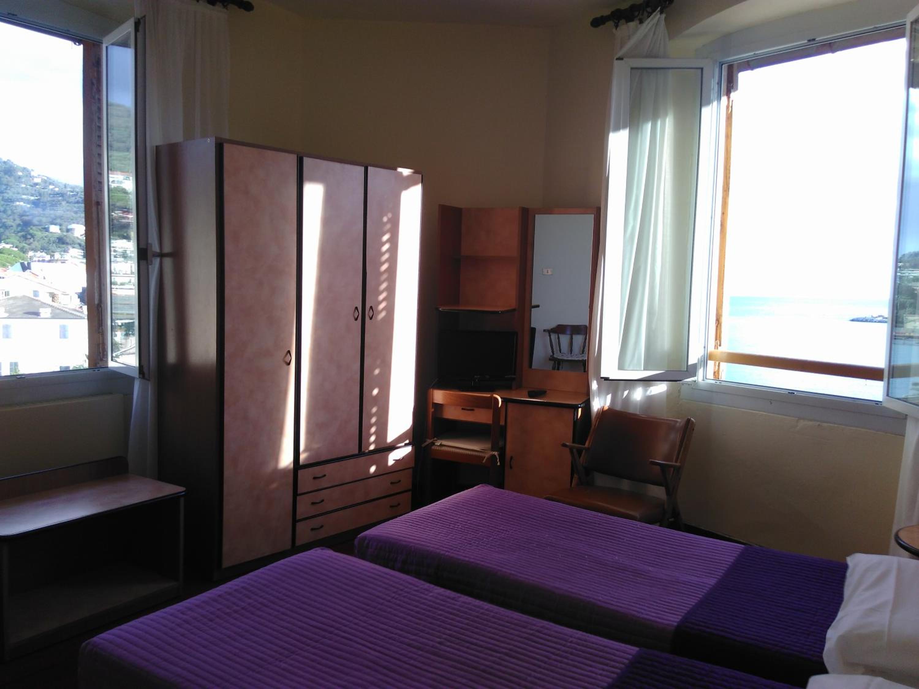 Double or Twin Room with Sea View and Private External Bathroom