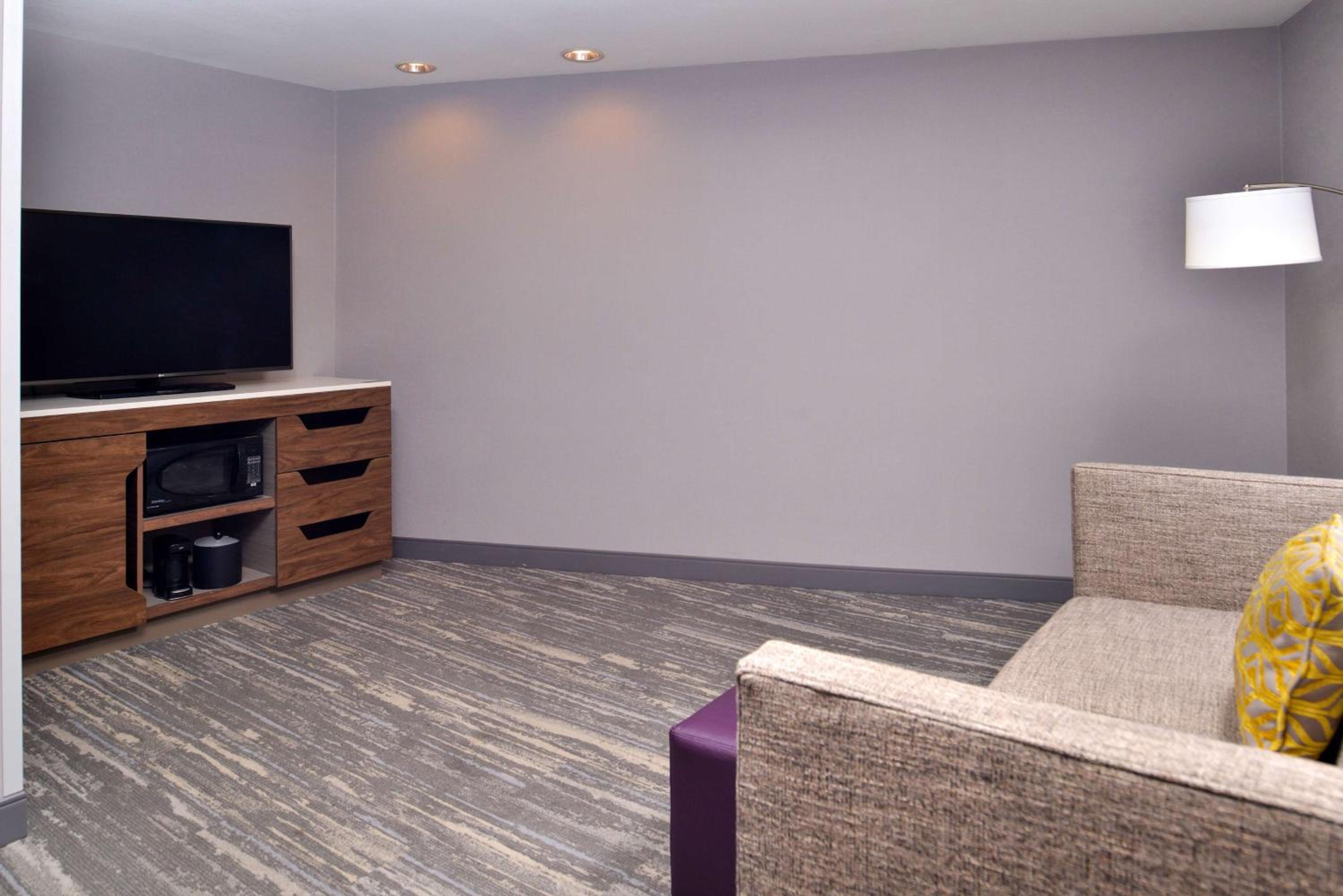 Deluxe Queen Studio 