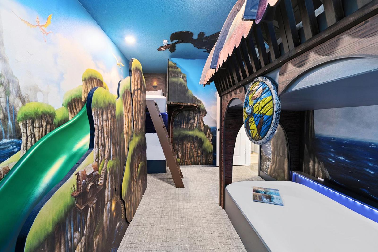 4 Bedroom Townhome with Private Pool & Kitchen