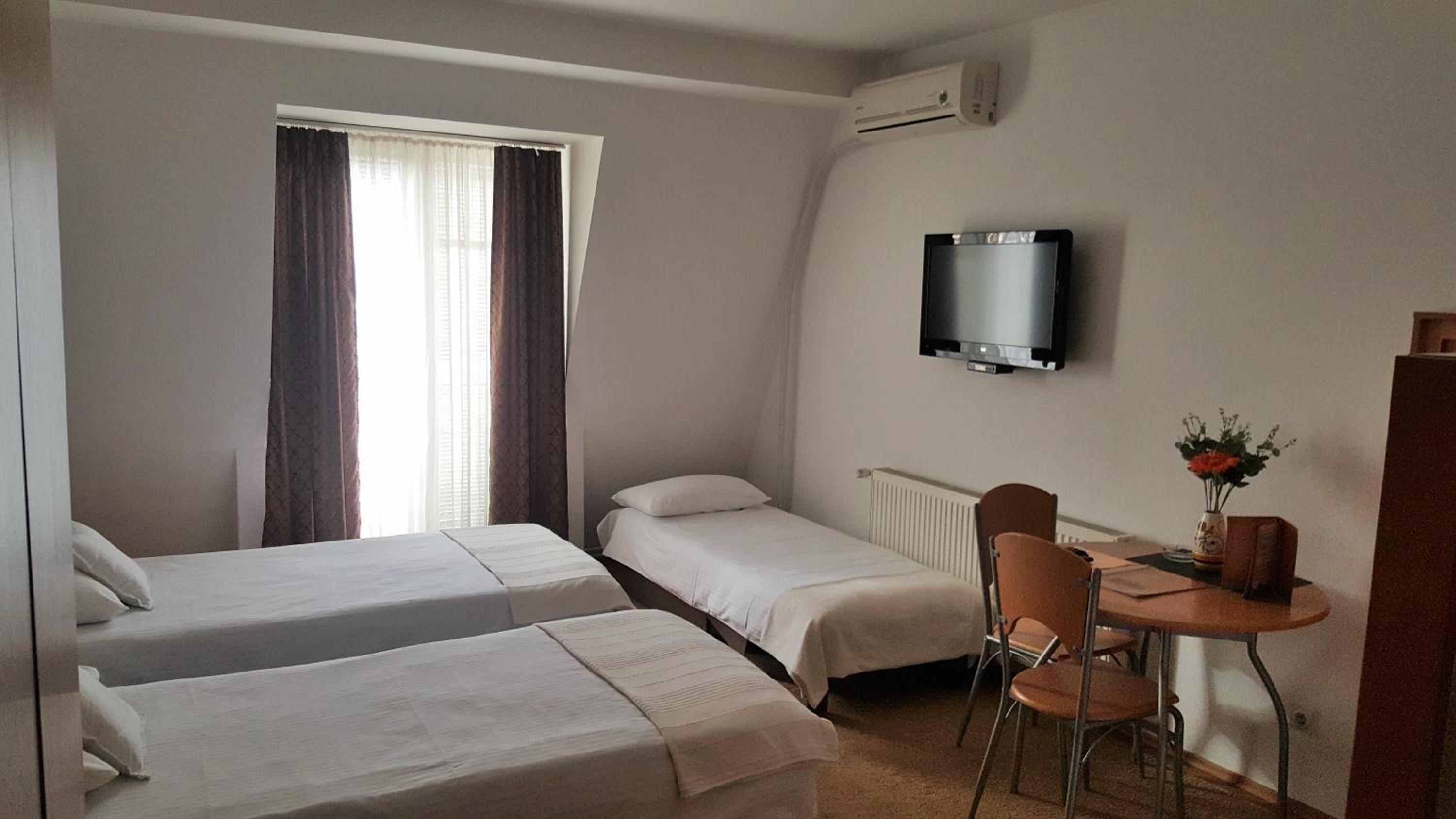 Quadruple Room with Private Bathroom