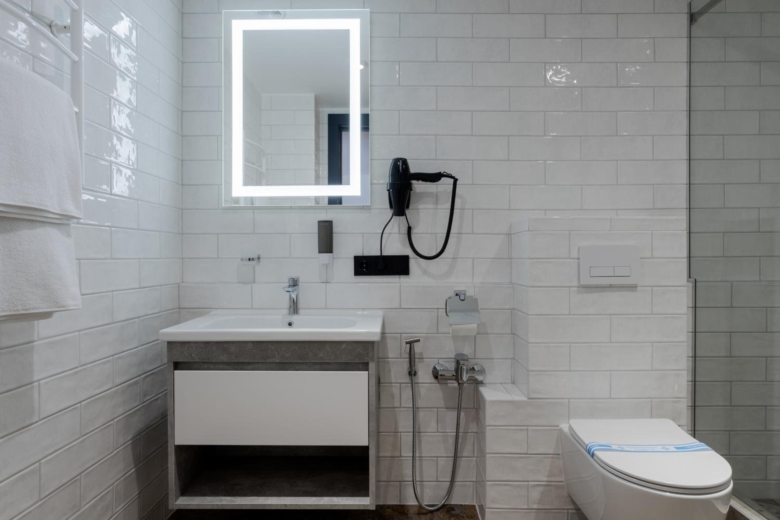 Two-Bedroom Deluxe Apartment with Garden View